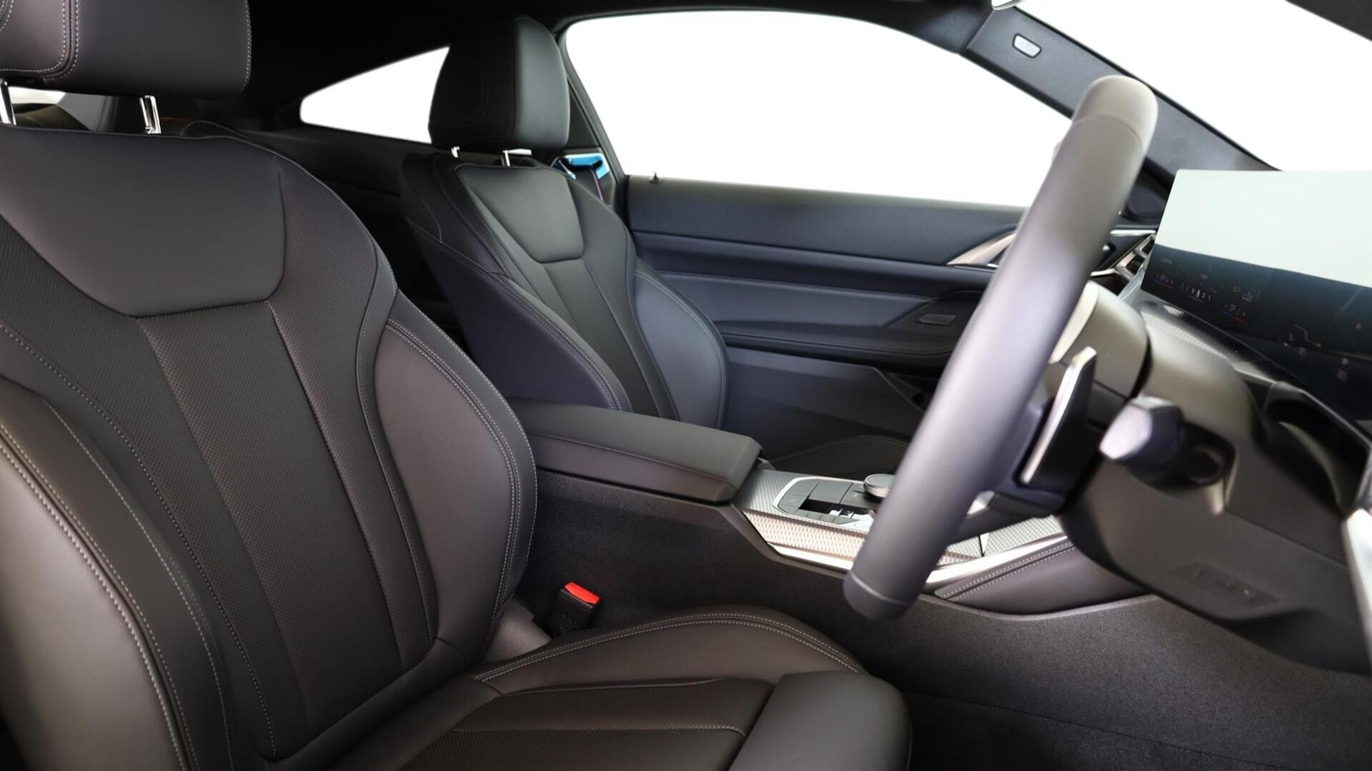 BMW 4 Series view 11