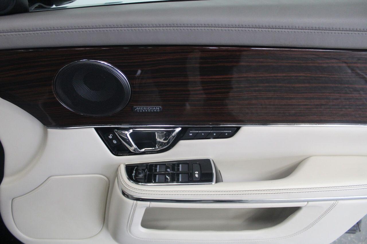 Jaguar XJ view 59