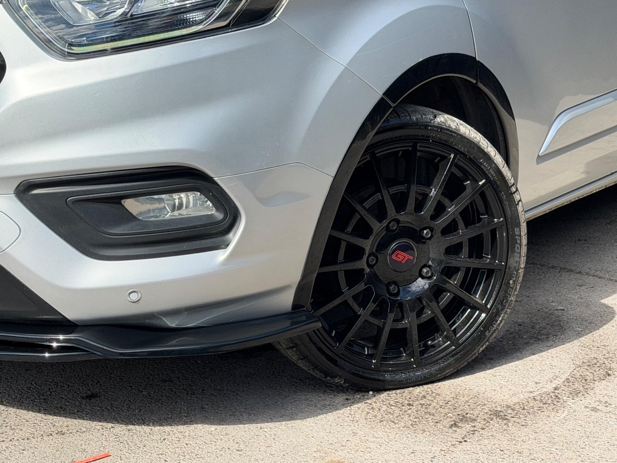 Ford Transit Custom view 3