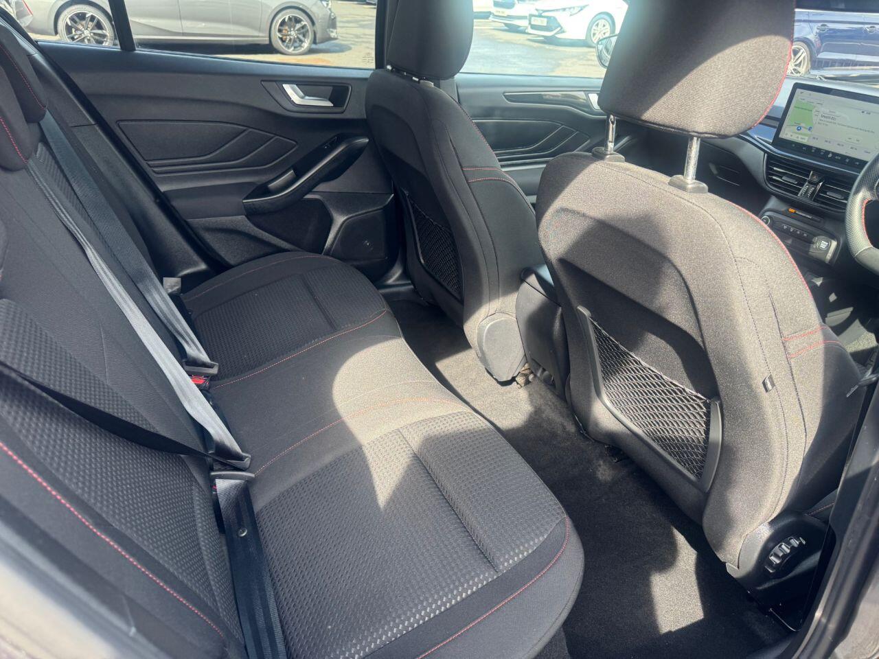 Ford Focus view 15