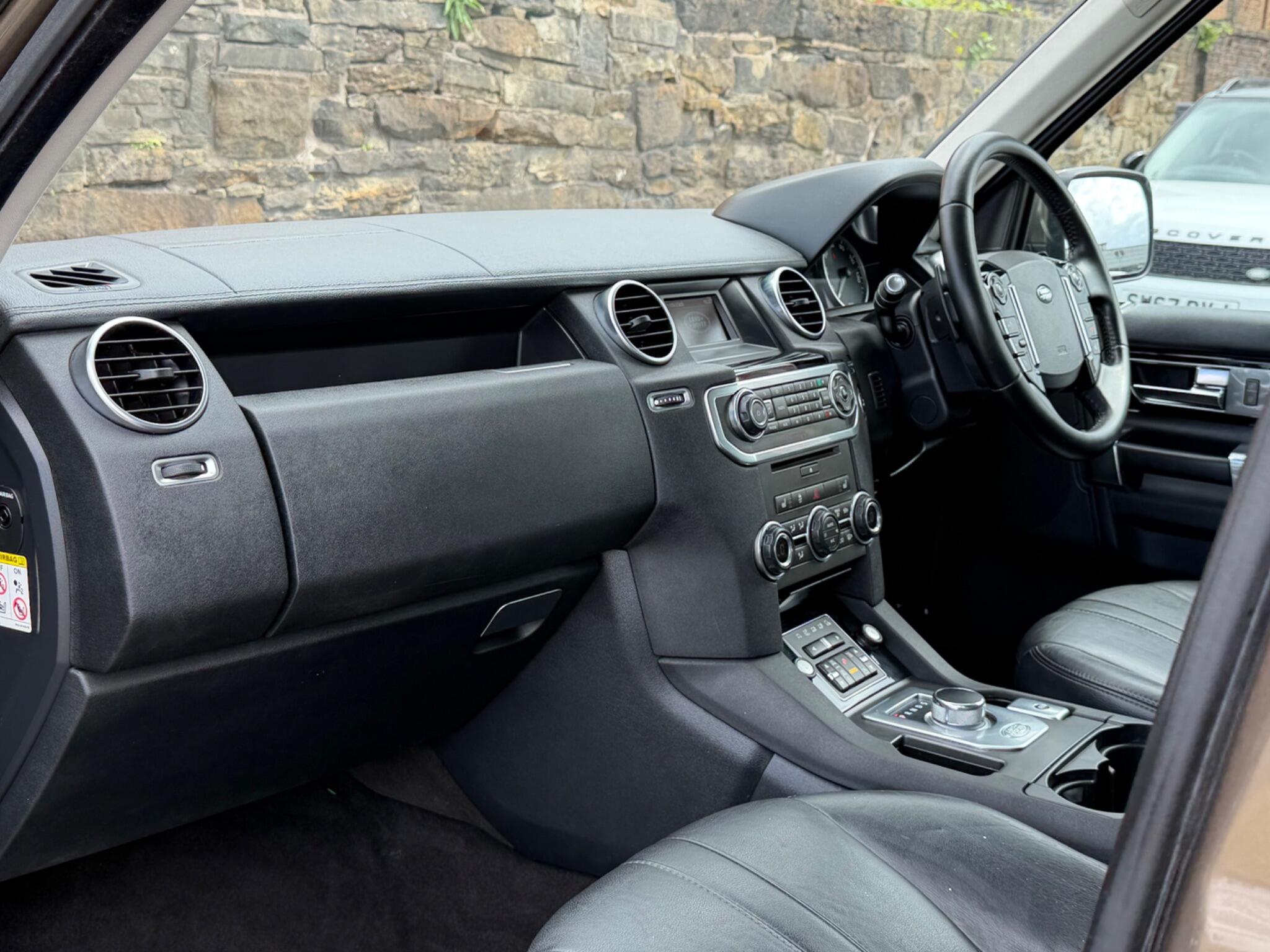 Land Rover Discovery view 12