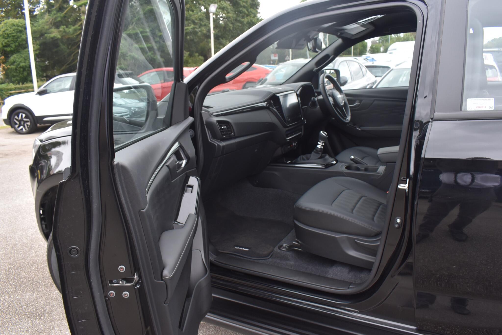 D-Max - 1.9 TD V-Cross 4WD Euro 6 (s/s) 4dr - Image 4
