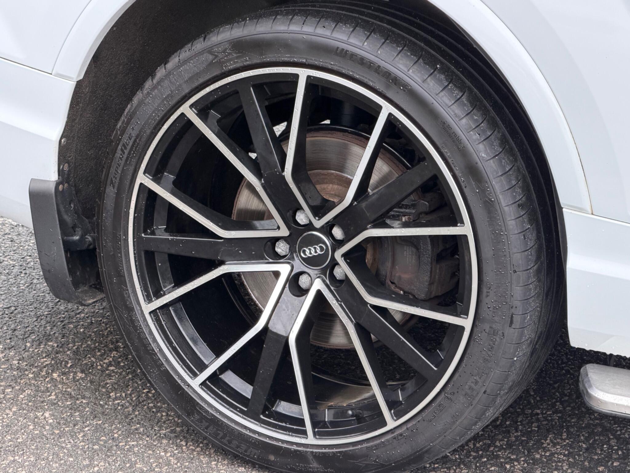Audi Q7 view 59