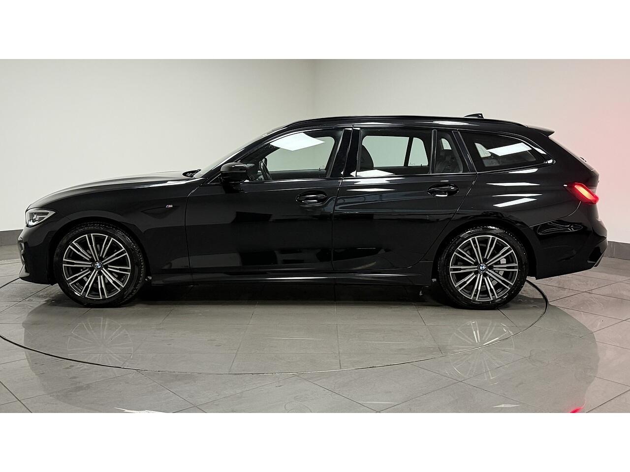 BMW 3 Series view 4