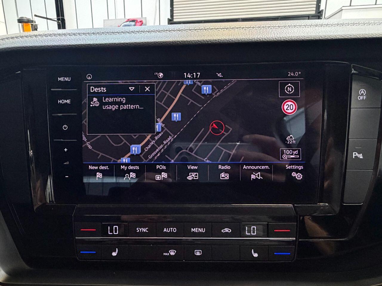 Volkswagen Touareg view 25