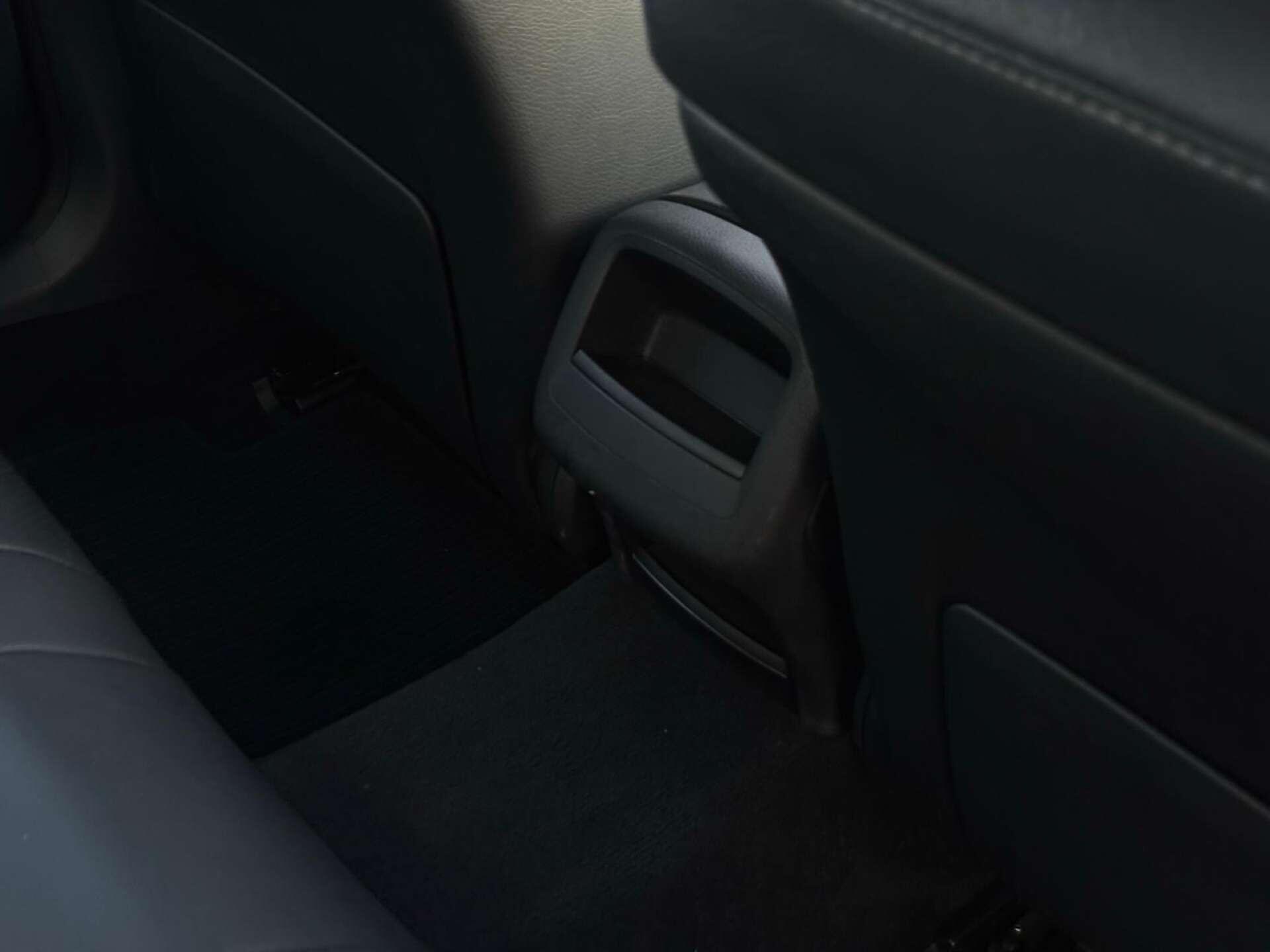 Mercedes-Benz C Class view 31