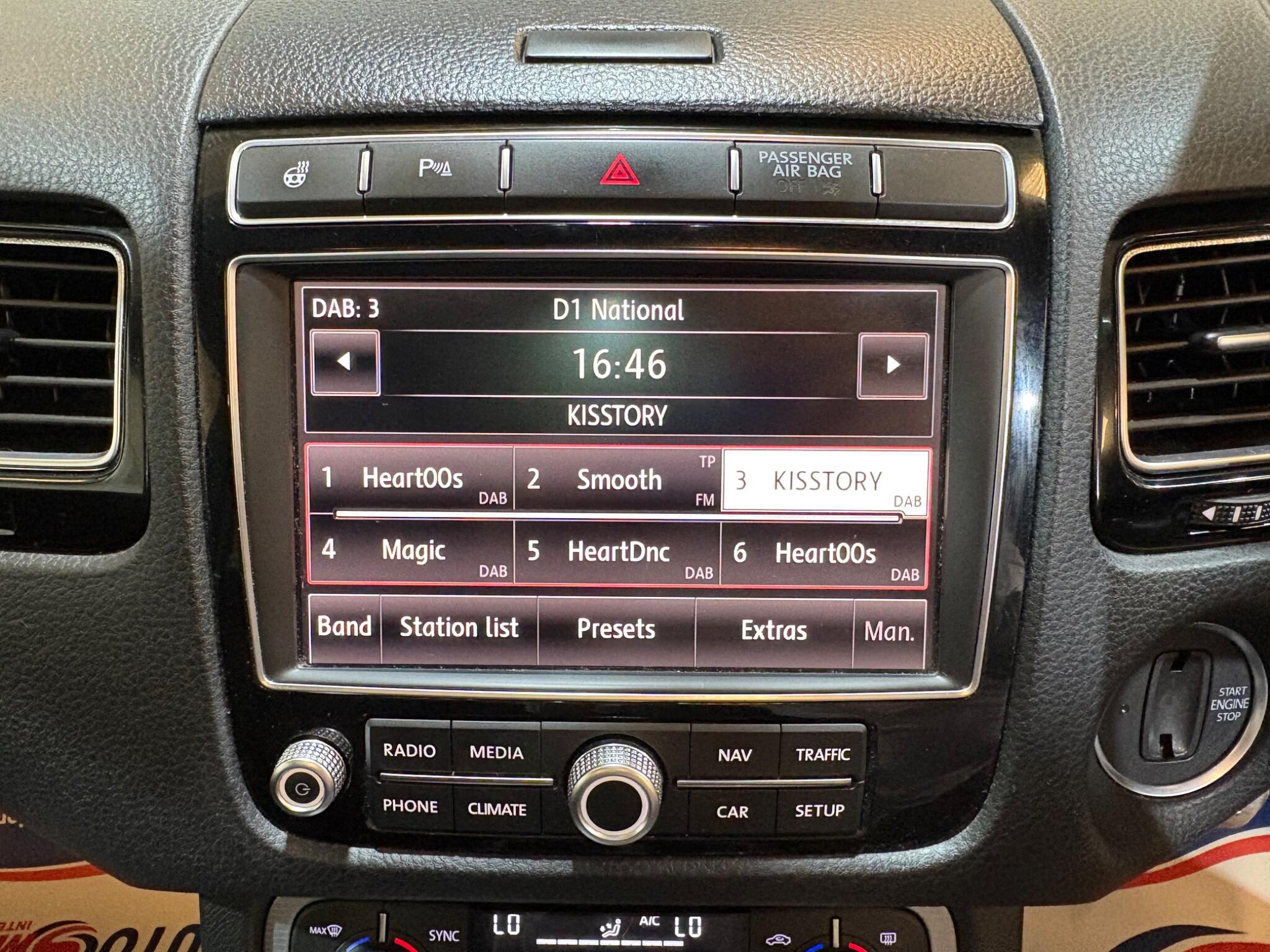Volkswagen Touareg view 67