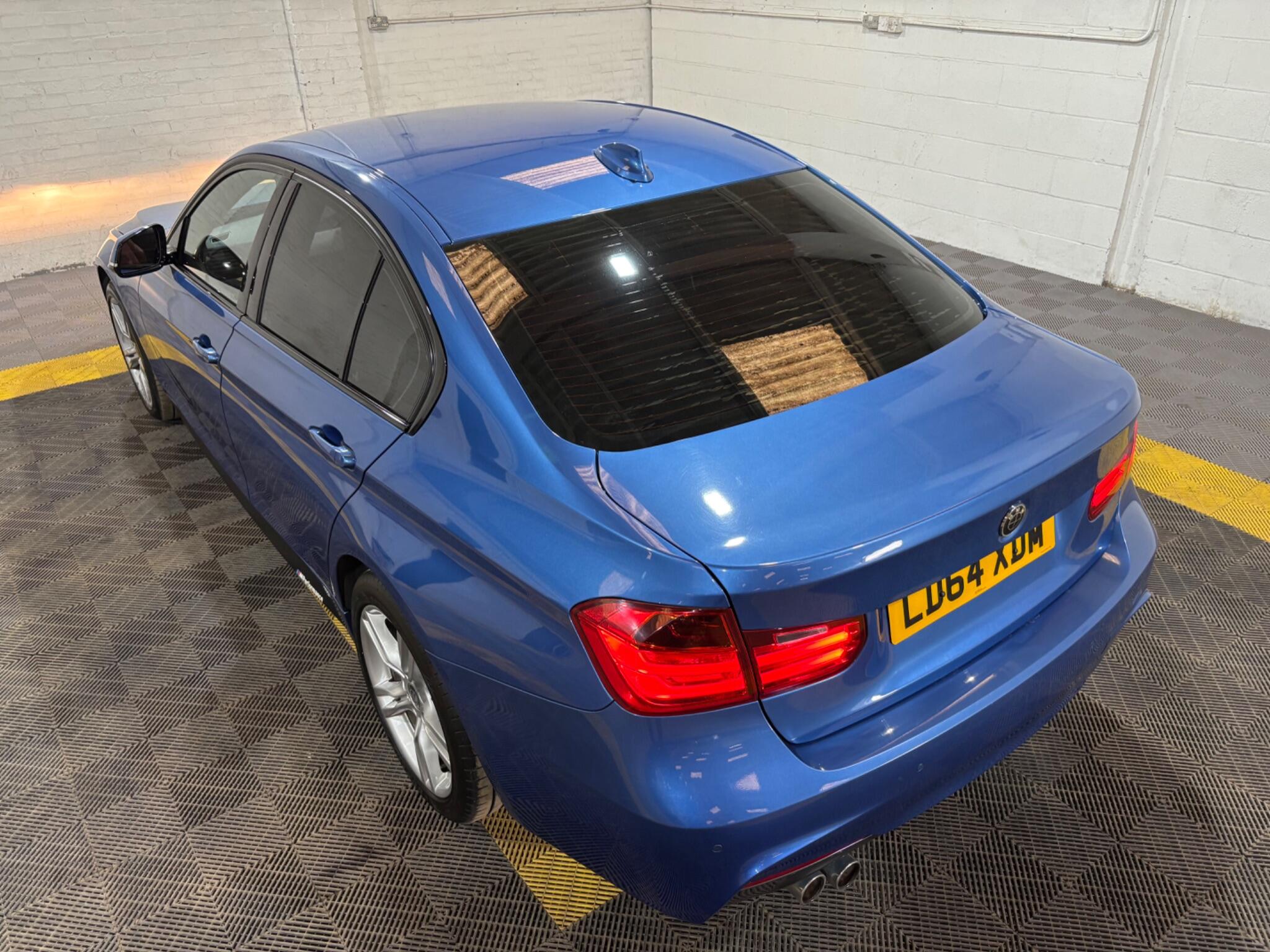 BMW 3 Series view 11