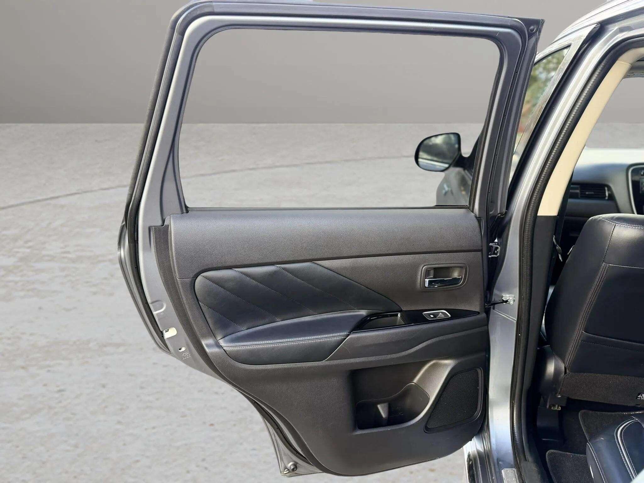 Mitsubishi Outlander view 46