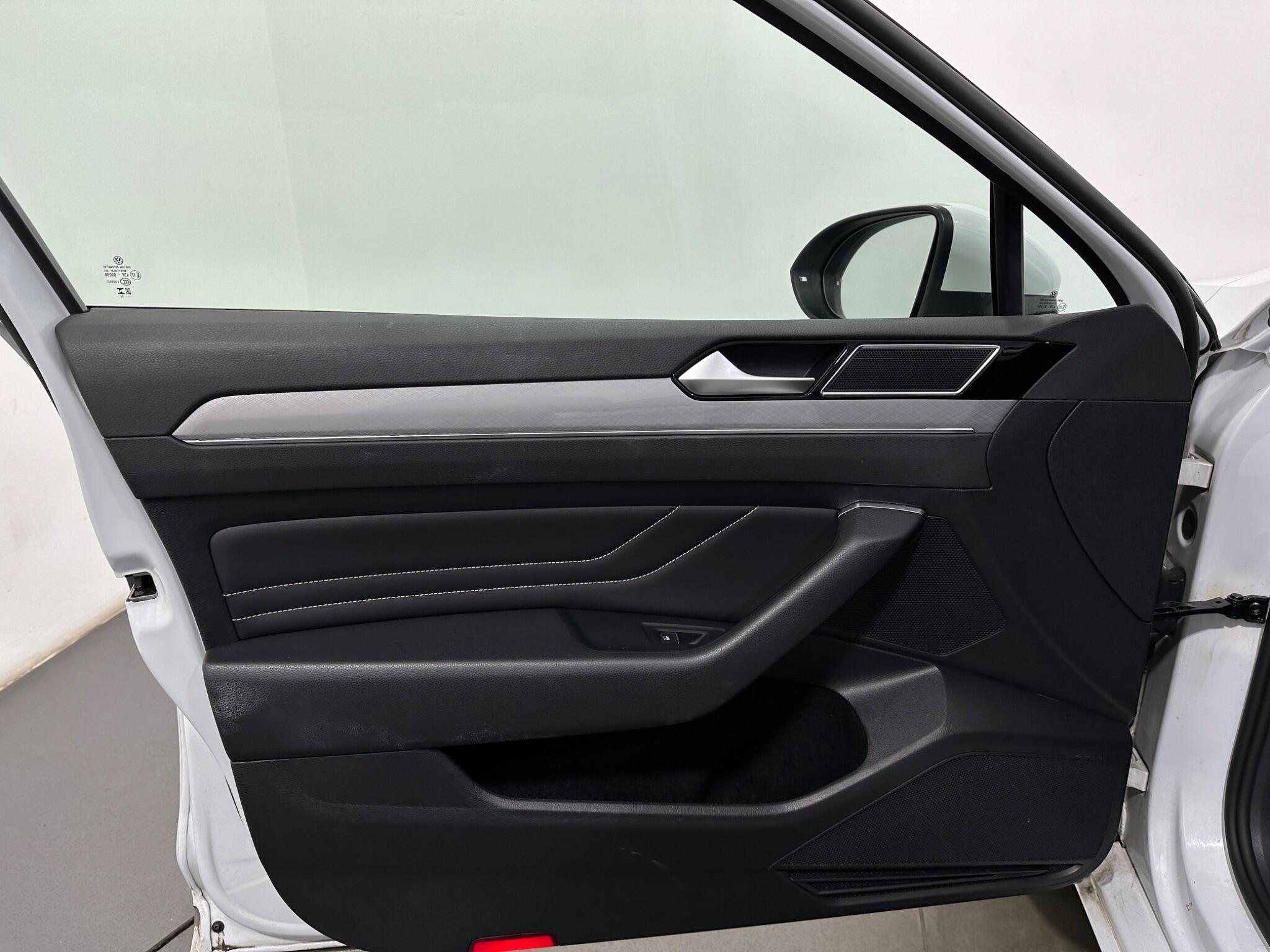 Volkswagen Passat view 37