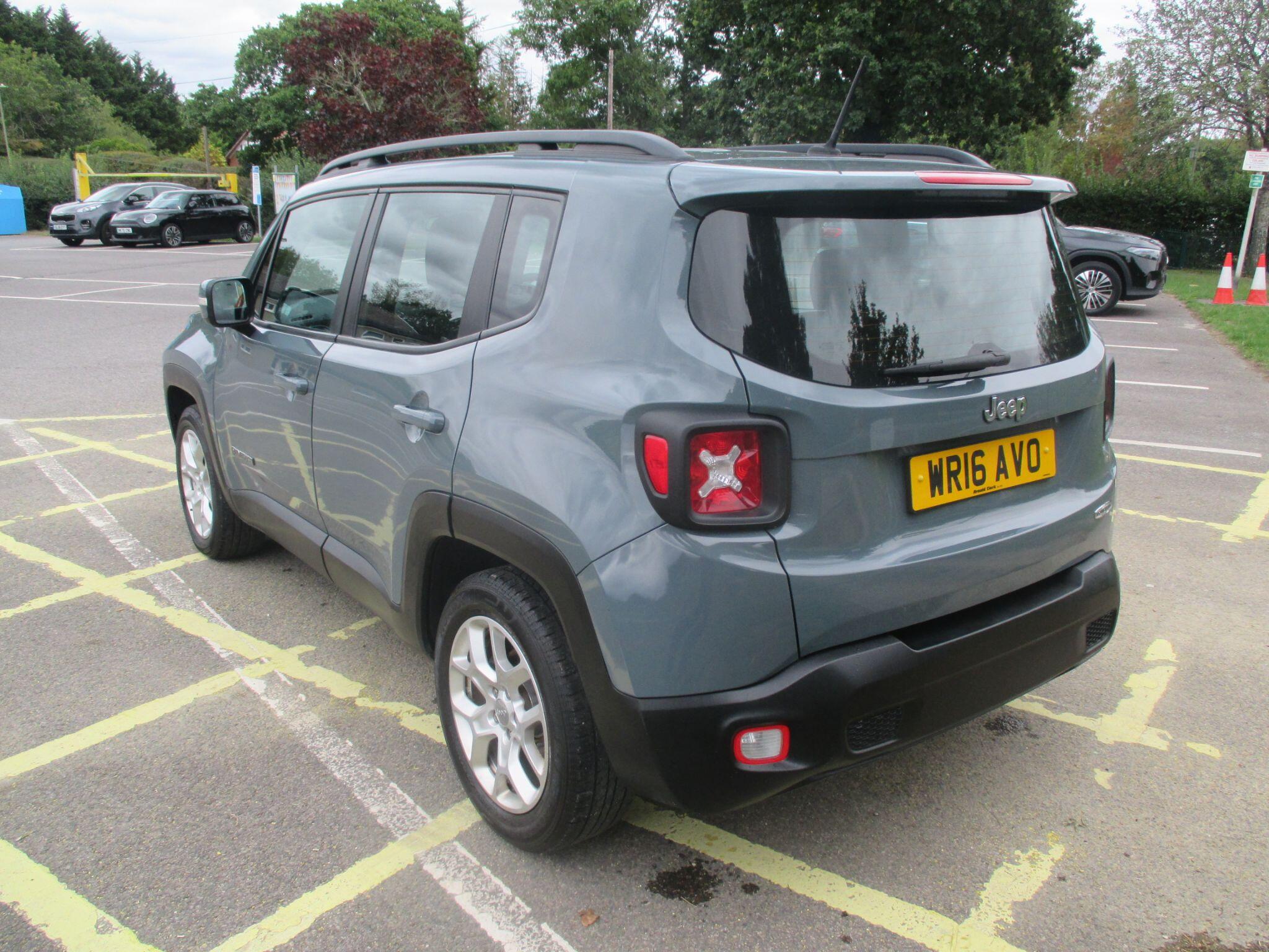 Jeep Renegade view 19