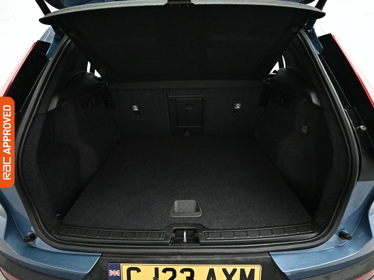 Volvo XC40 view 27