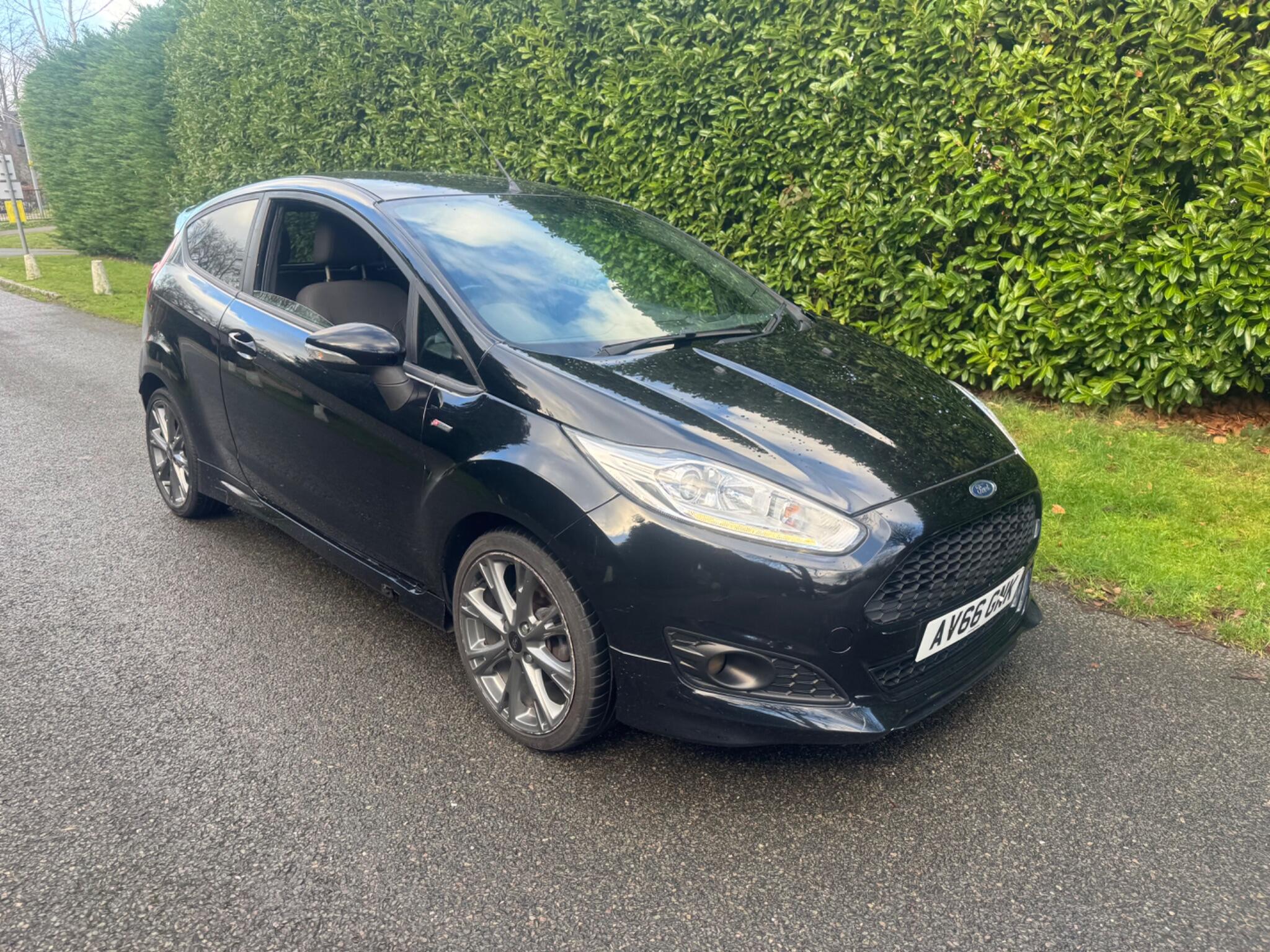 2016 Ford Fiesta image 2