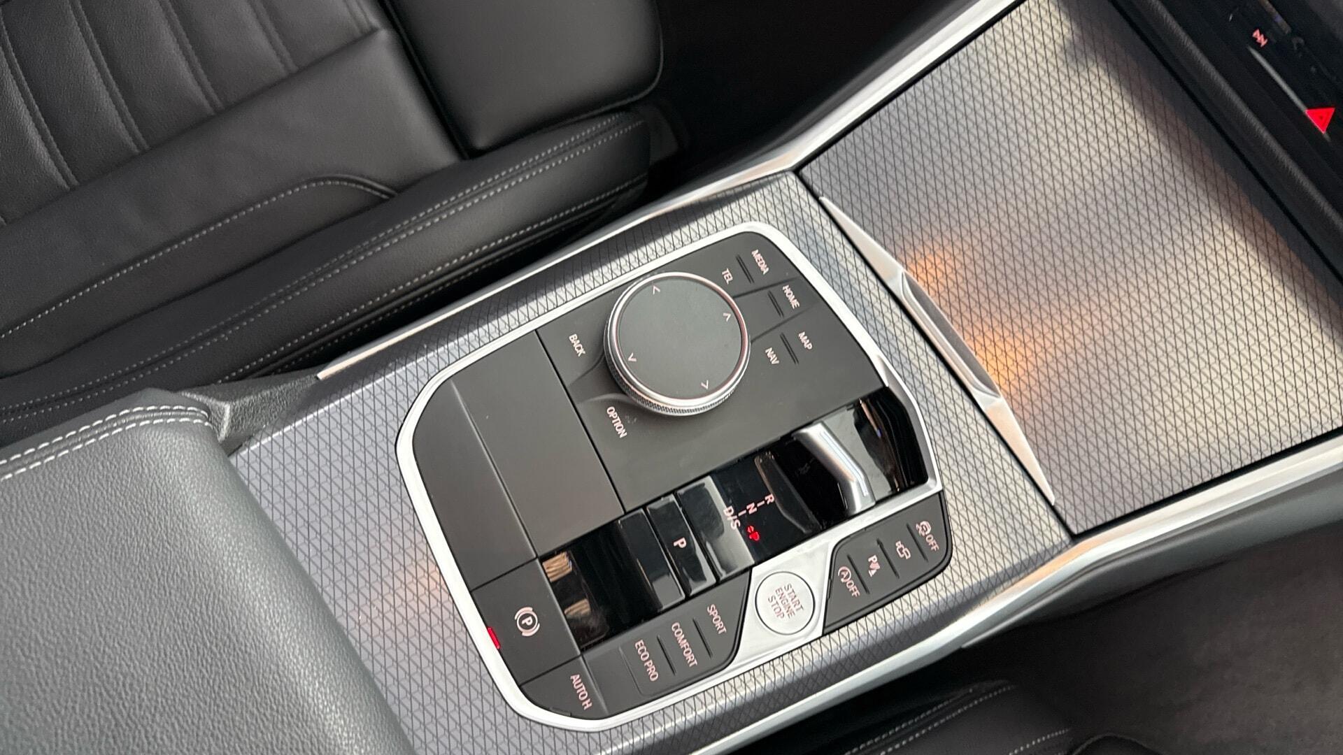 BMW 3 Series view 10