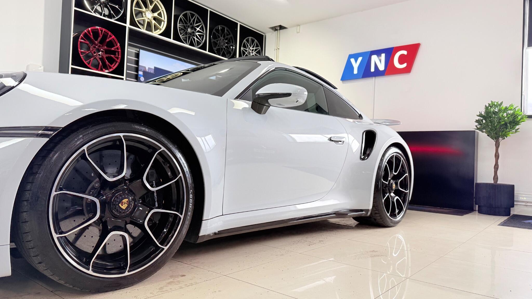 Porsche 911 view 38