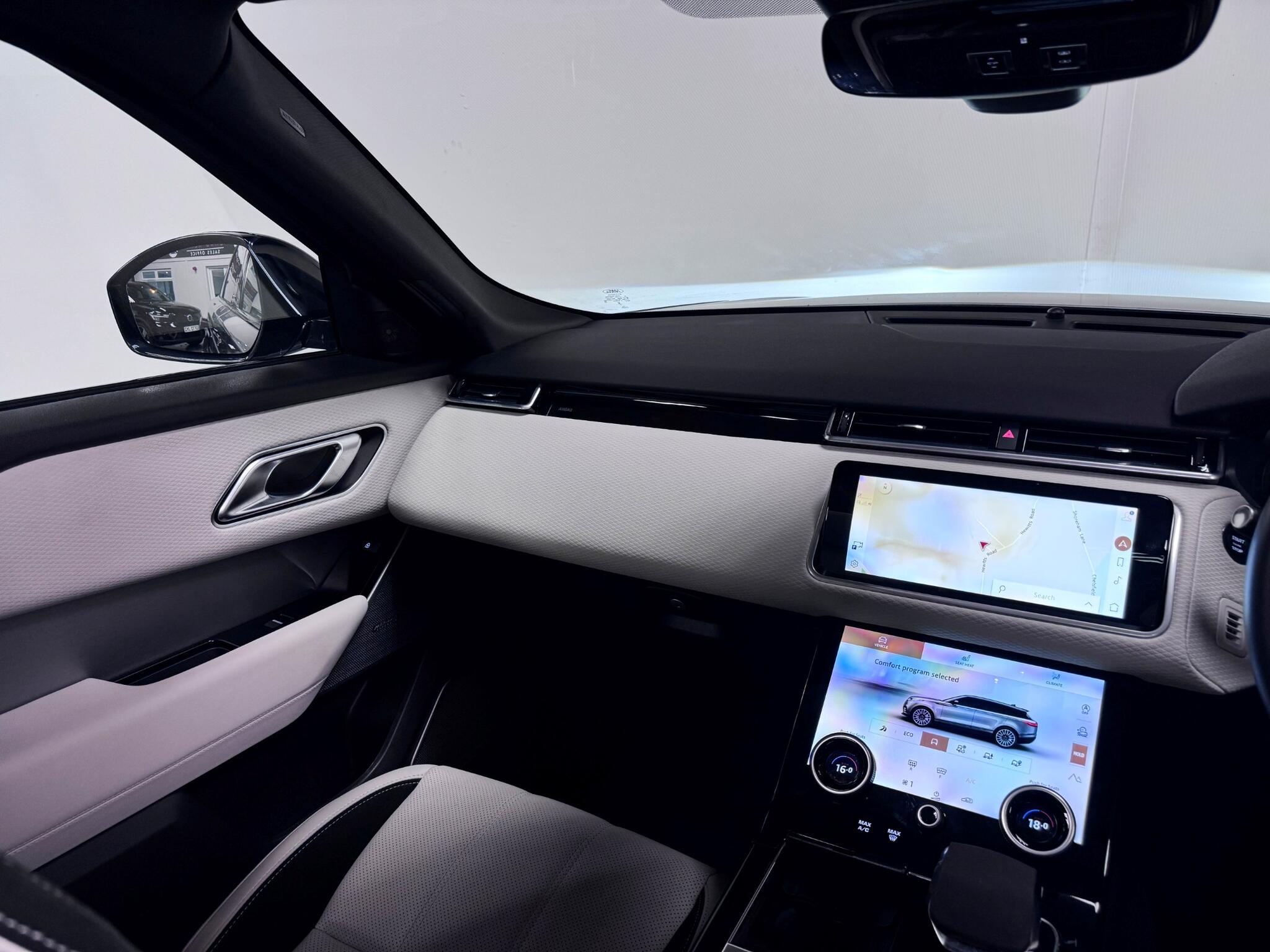 Land Rover Range Rover Velar view 31