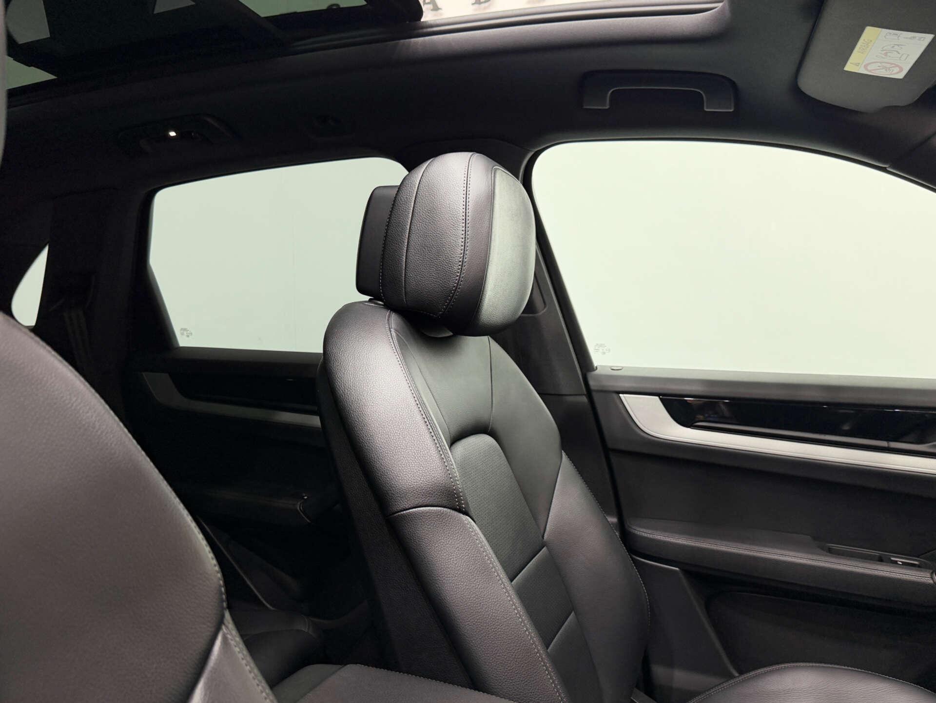 Porsche Cayenne view 41