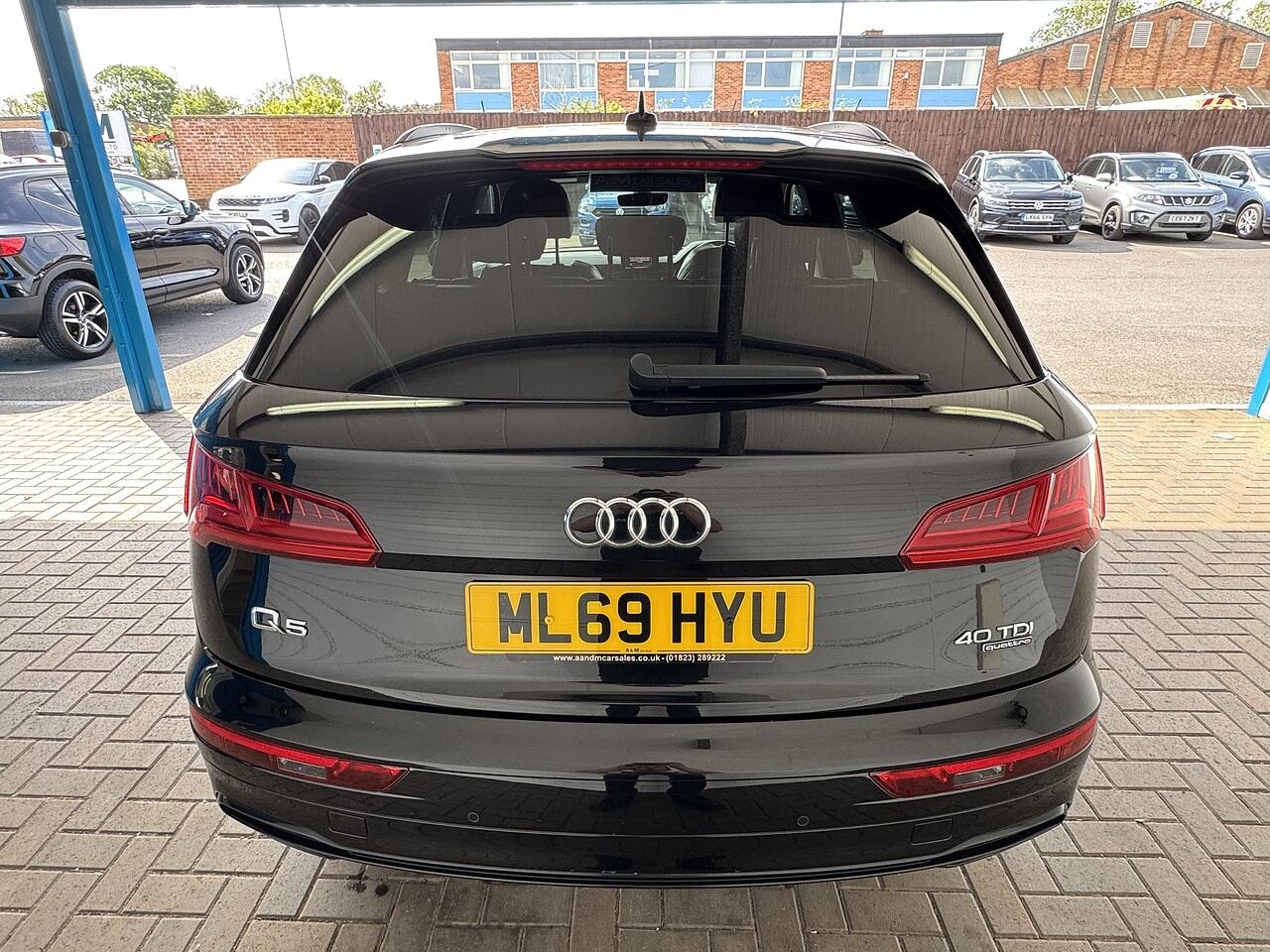 Audi Q5 view 4