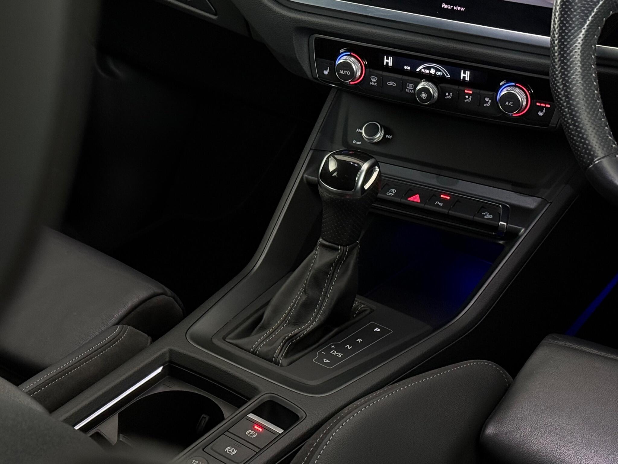 Audi Q3 view 33