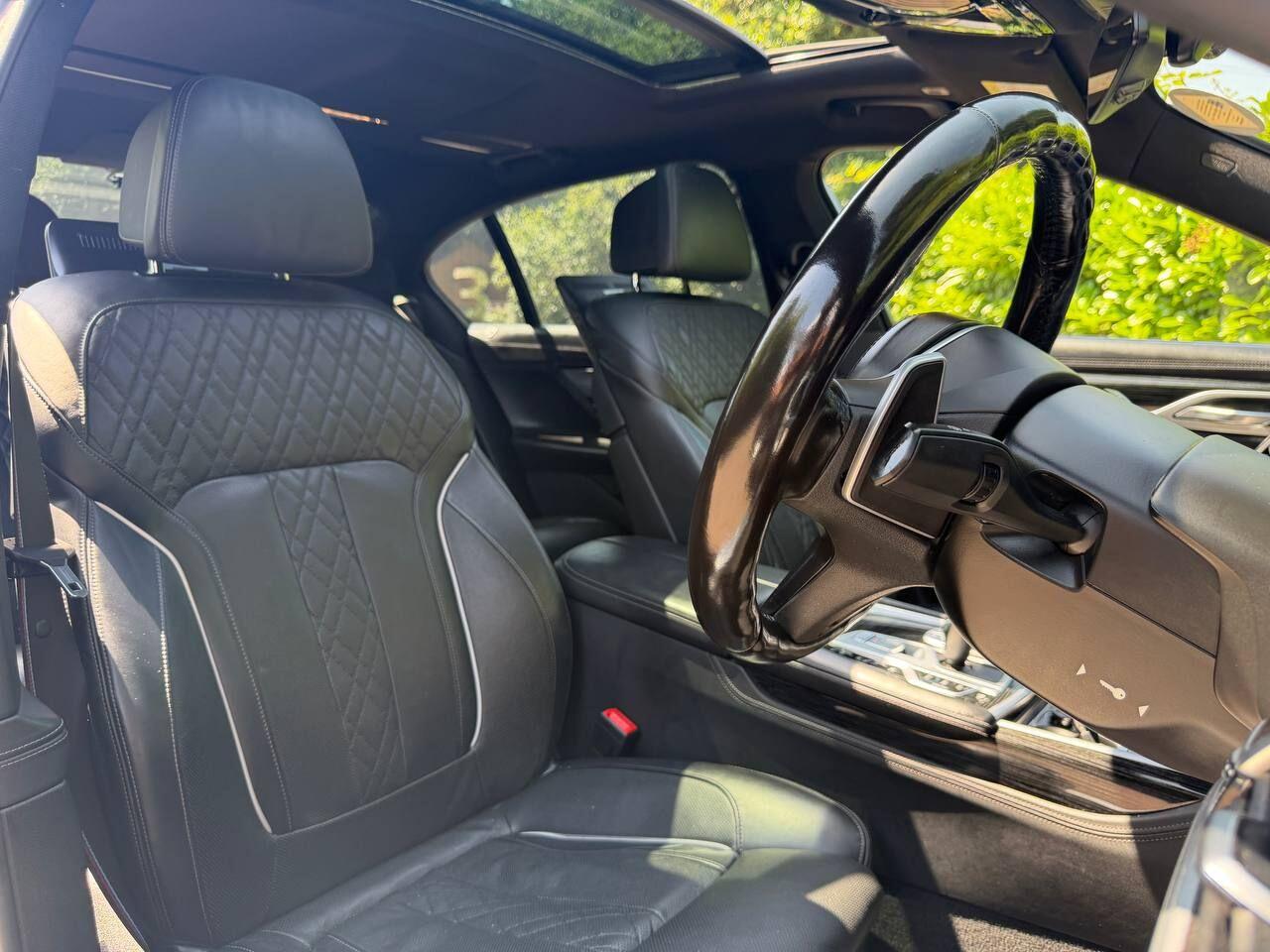 BMW 7 Series view 13