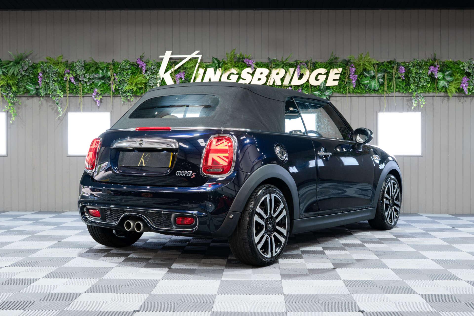 Mini Convertible view 8