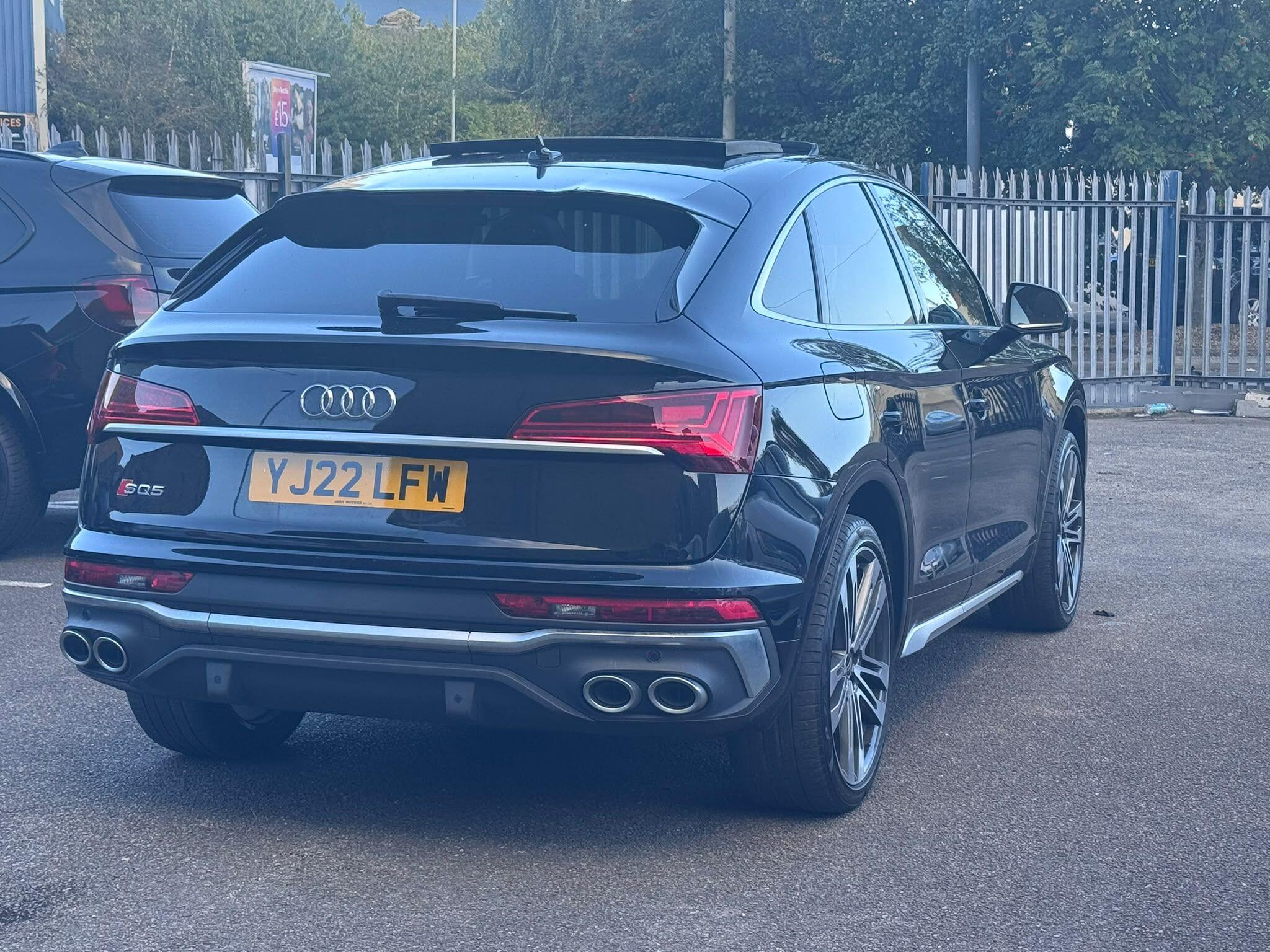 Audi SQ5 view 16