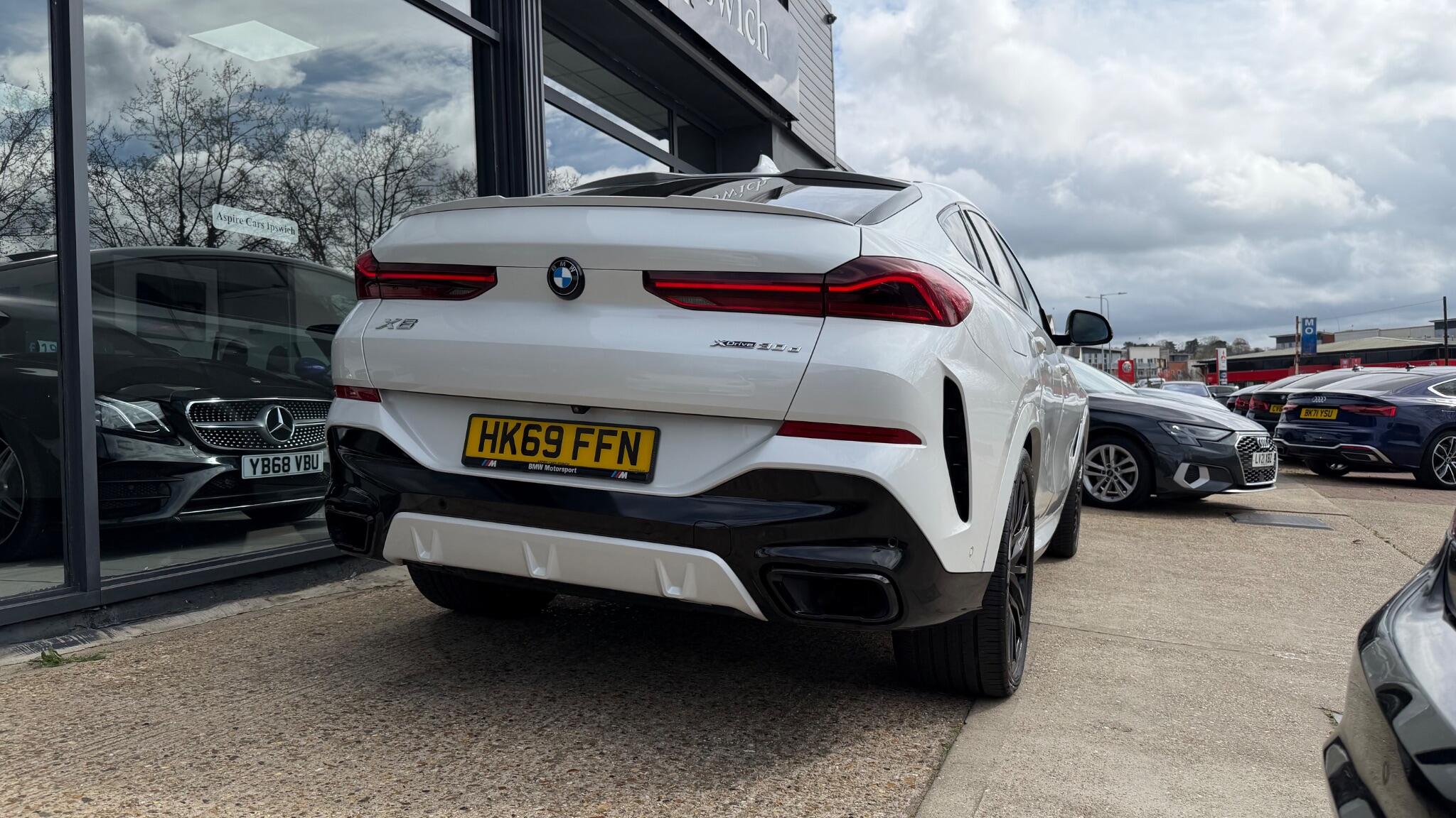 BMW X6 view 18