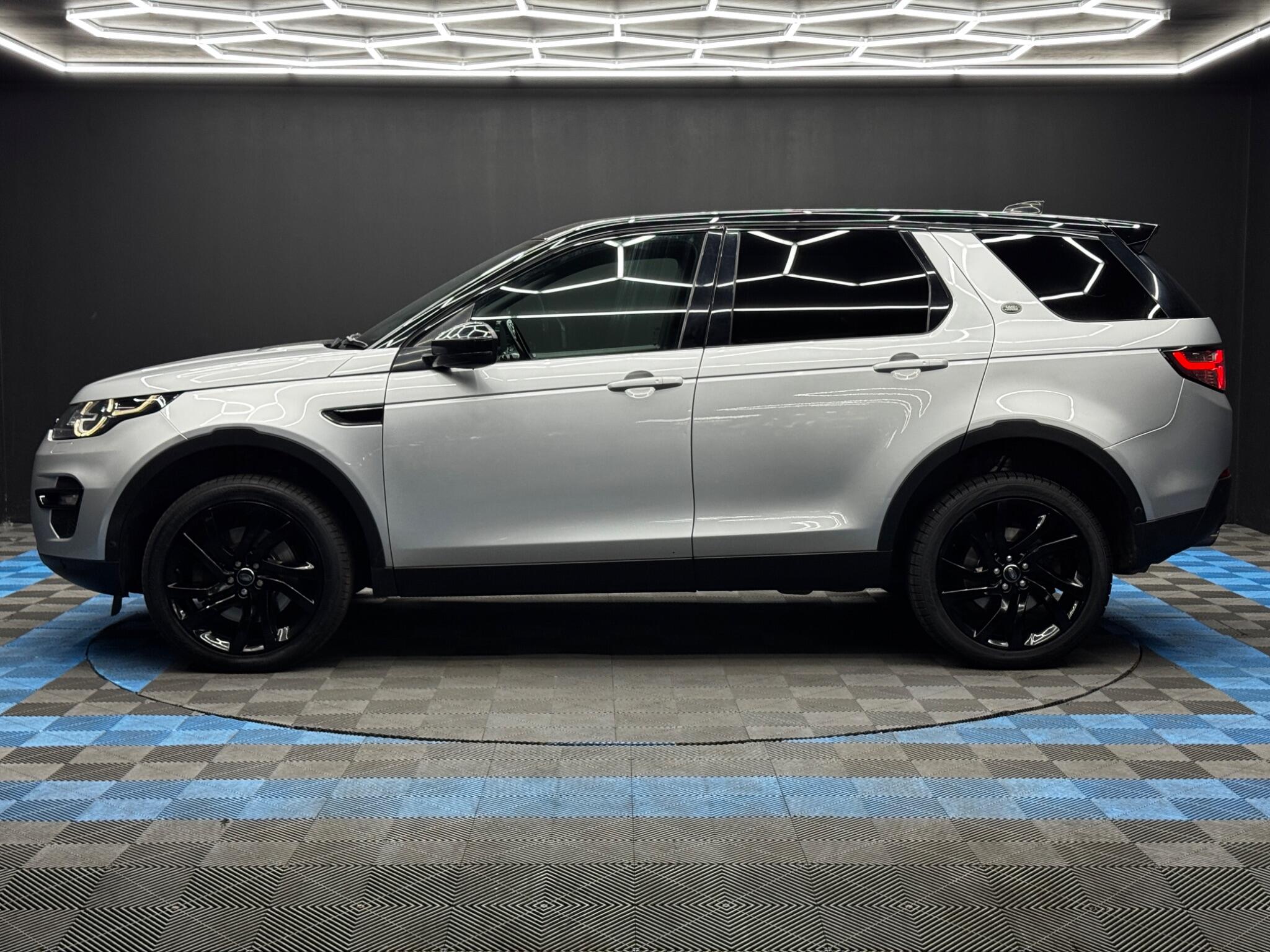 Land Rover Discovery Sport view 8