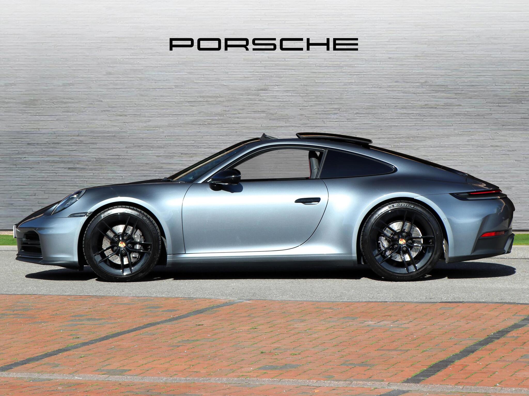 Porsche 911 view 6