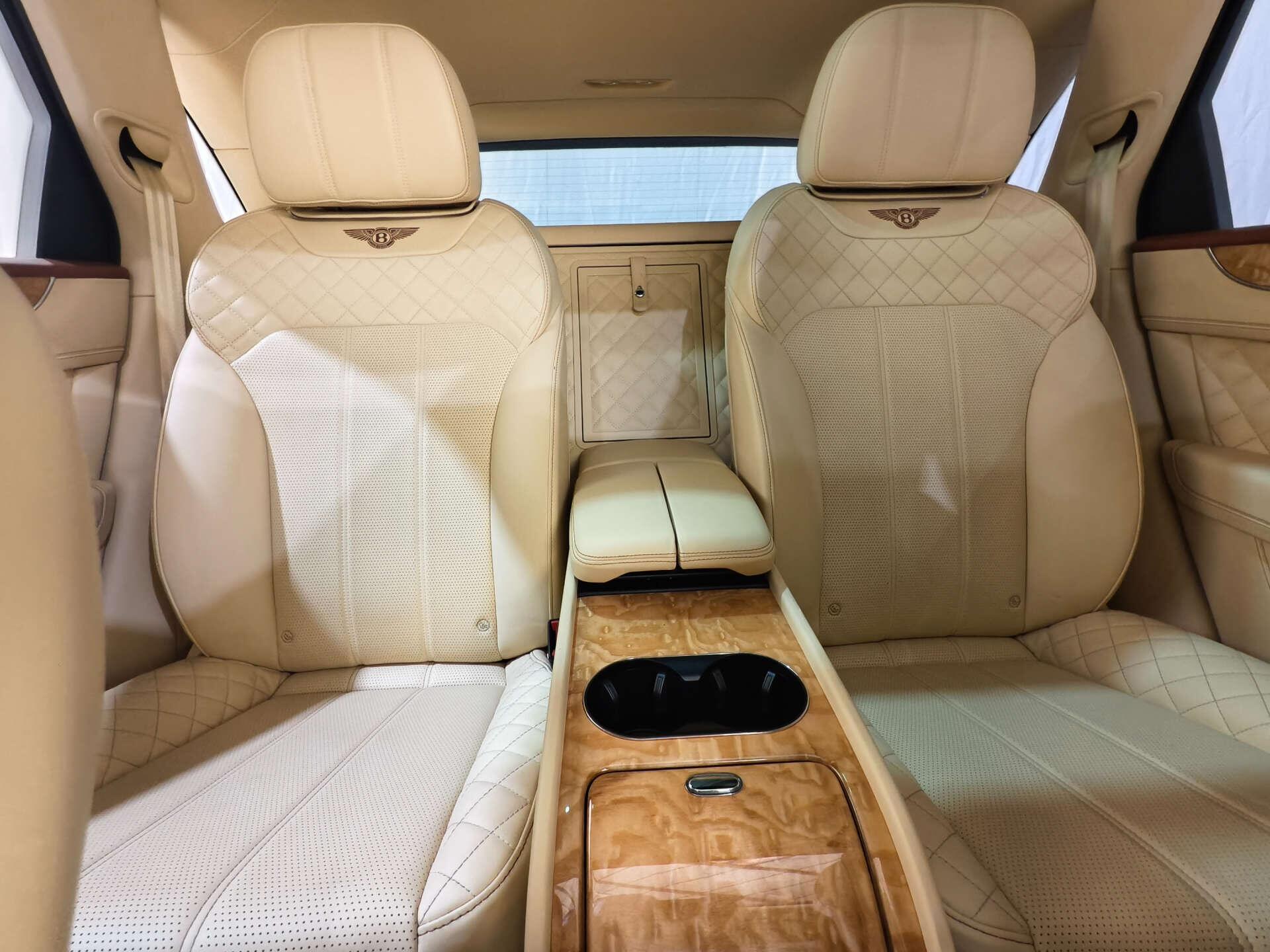 Bentley Bentayga view 40