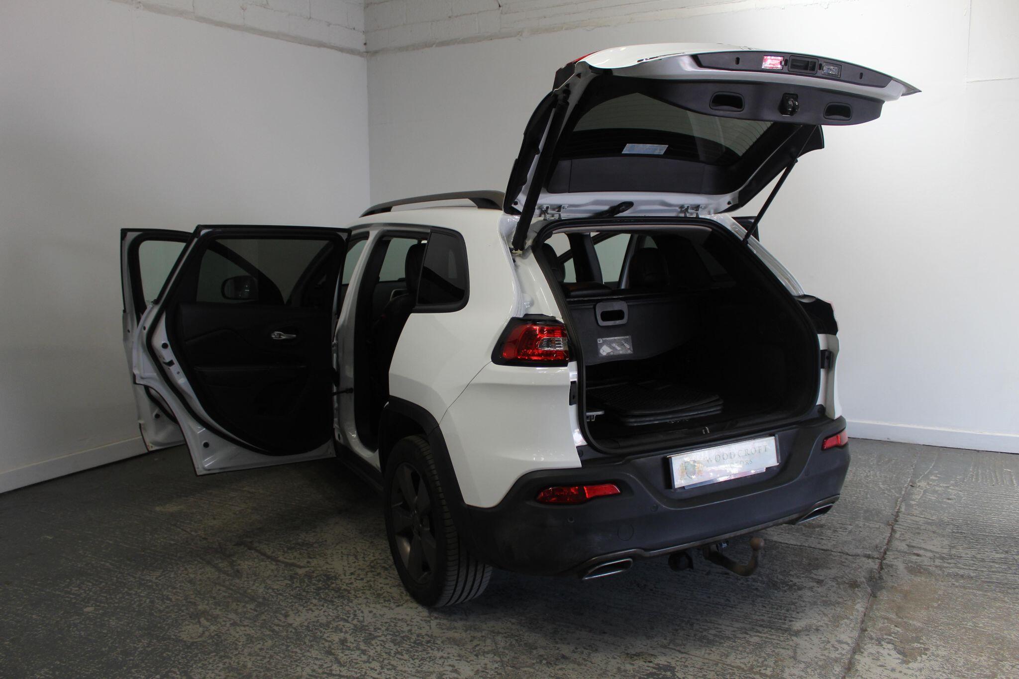 Jeep Cherokee view 25