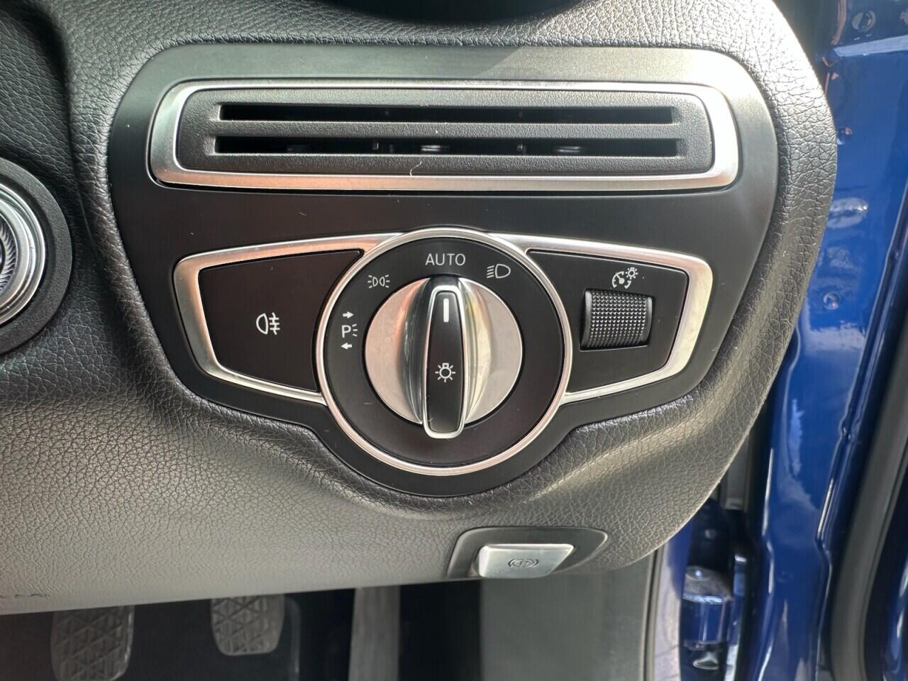 Mercedes-Benz C-Class view 19