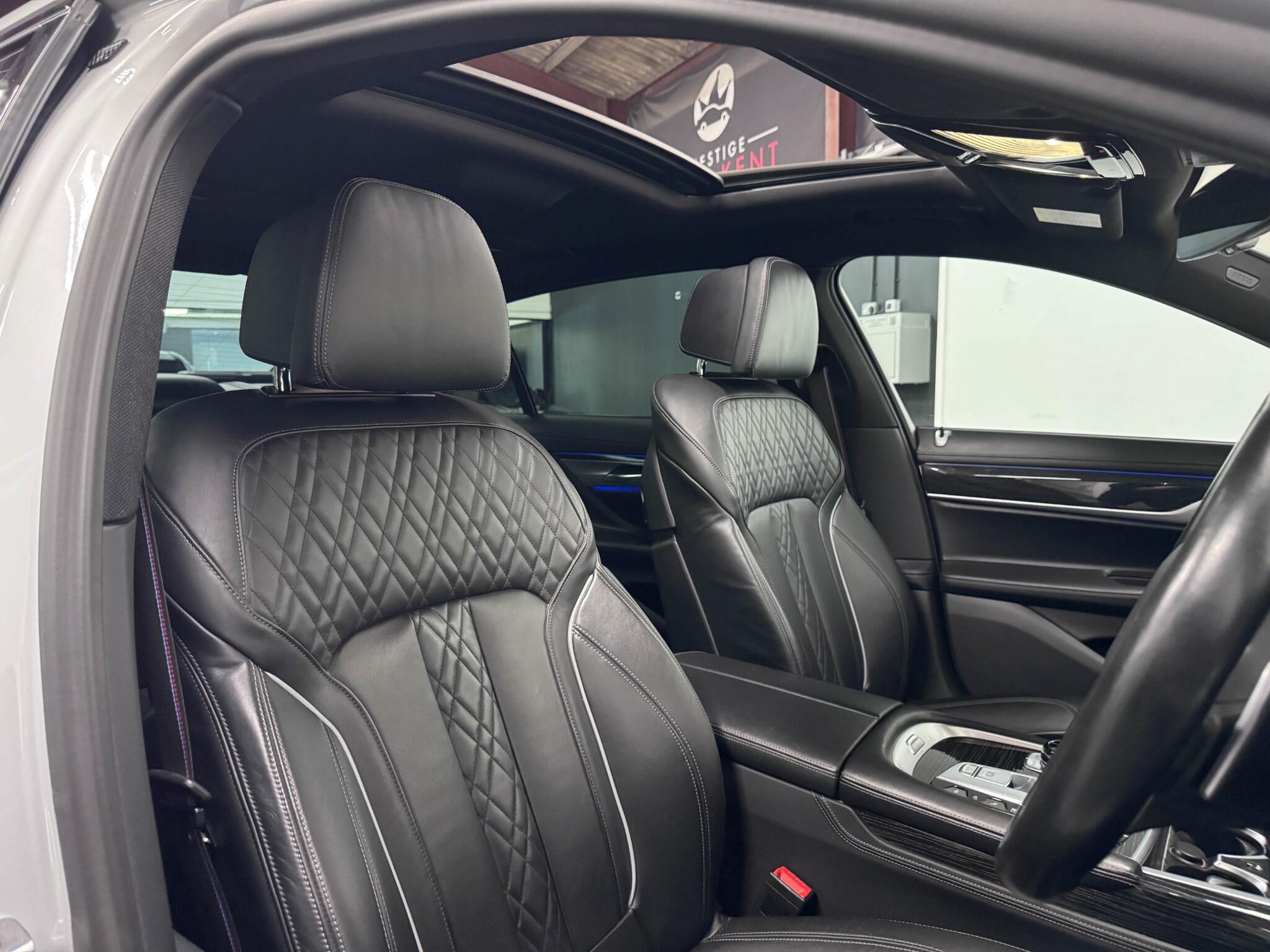 BMW 7 Series view 27