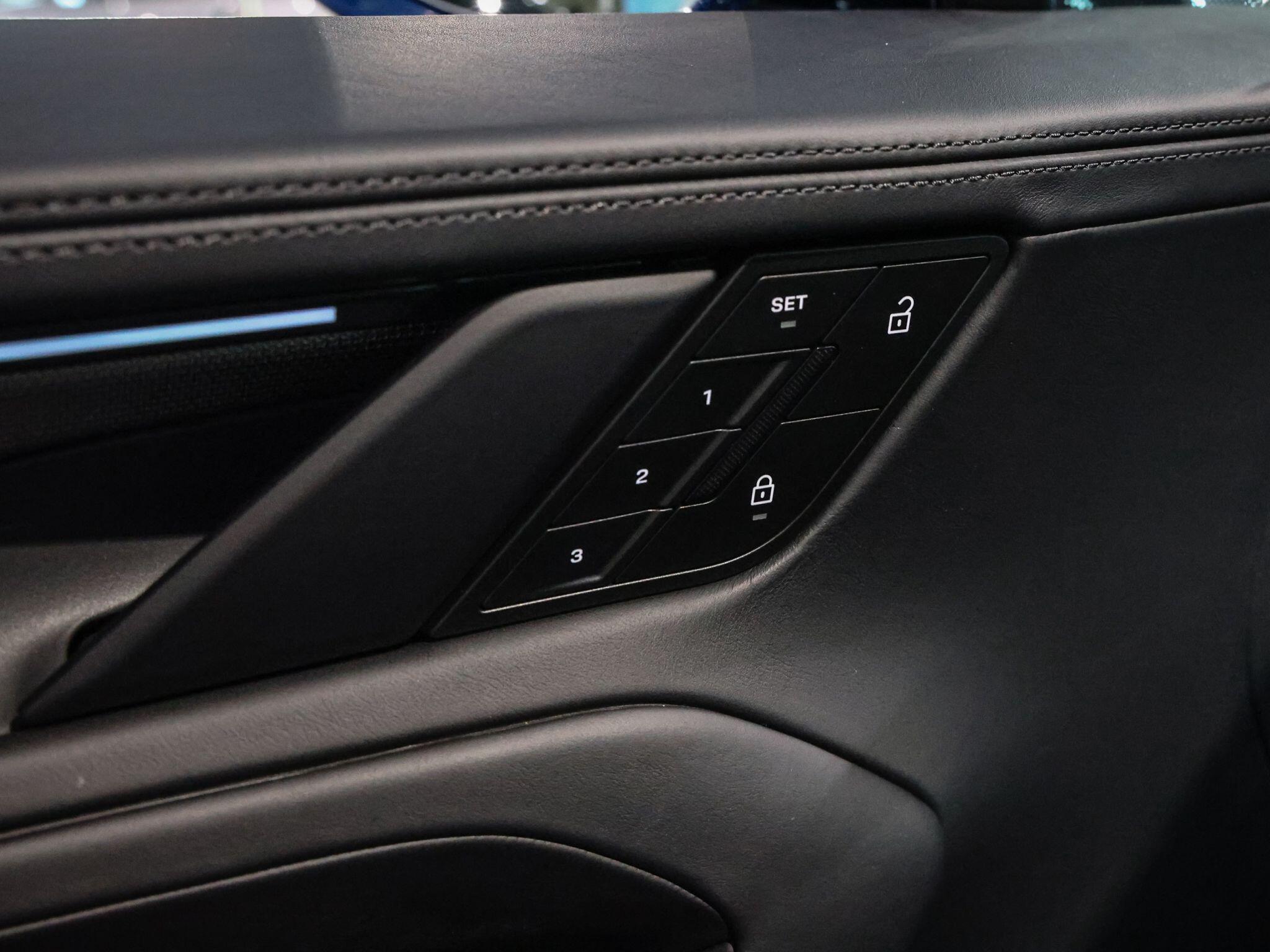 Porsche Cayenne view 9