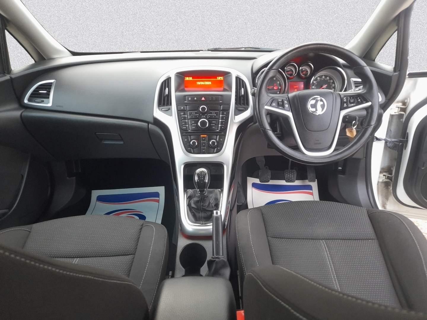 Vauxhall Astra 1.6 16v SRi Euro 5 5dr