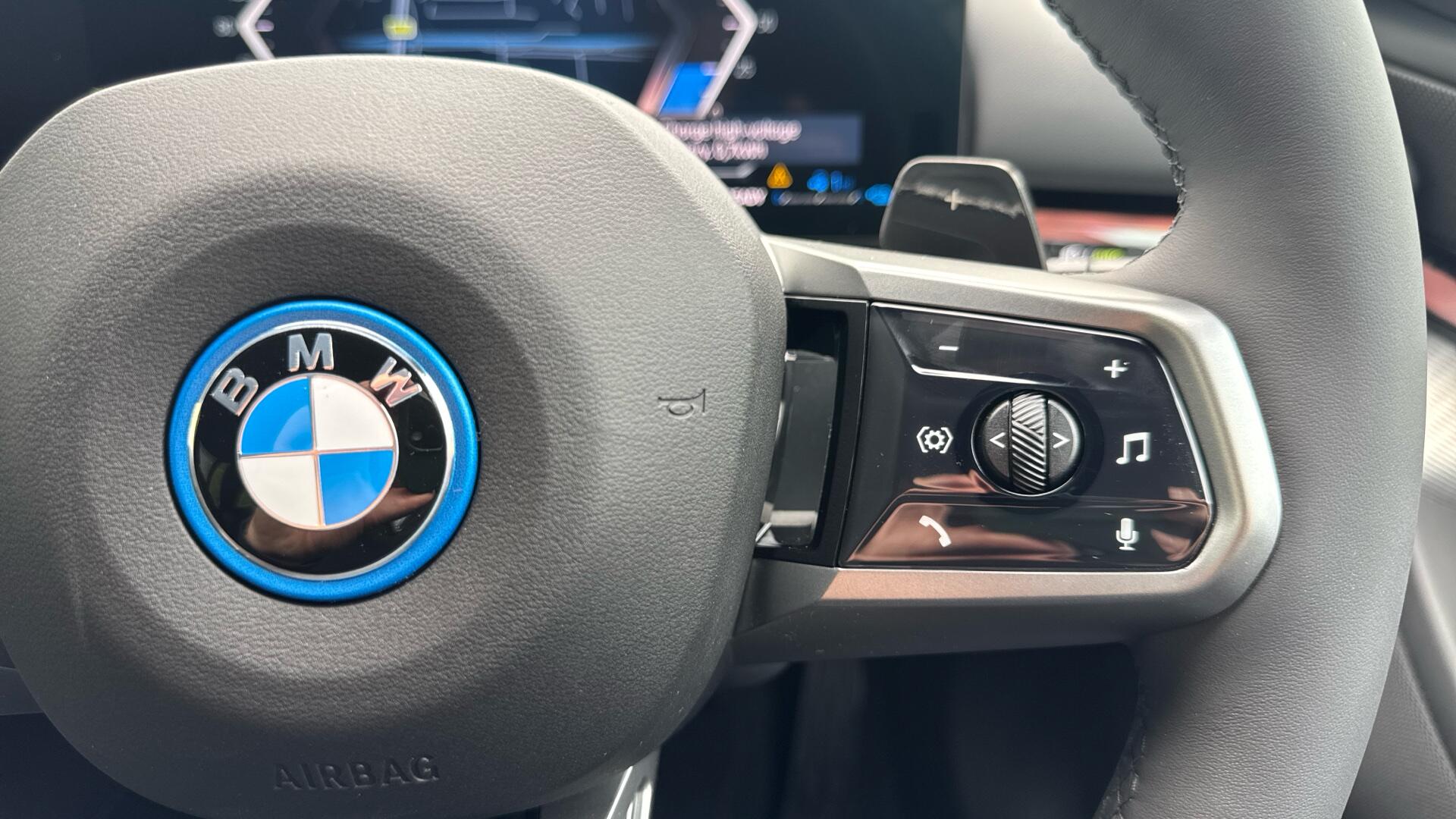 BMW 5 Series view 18