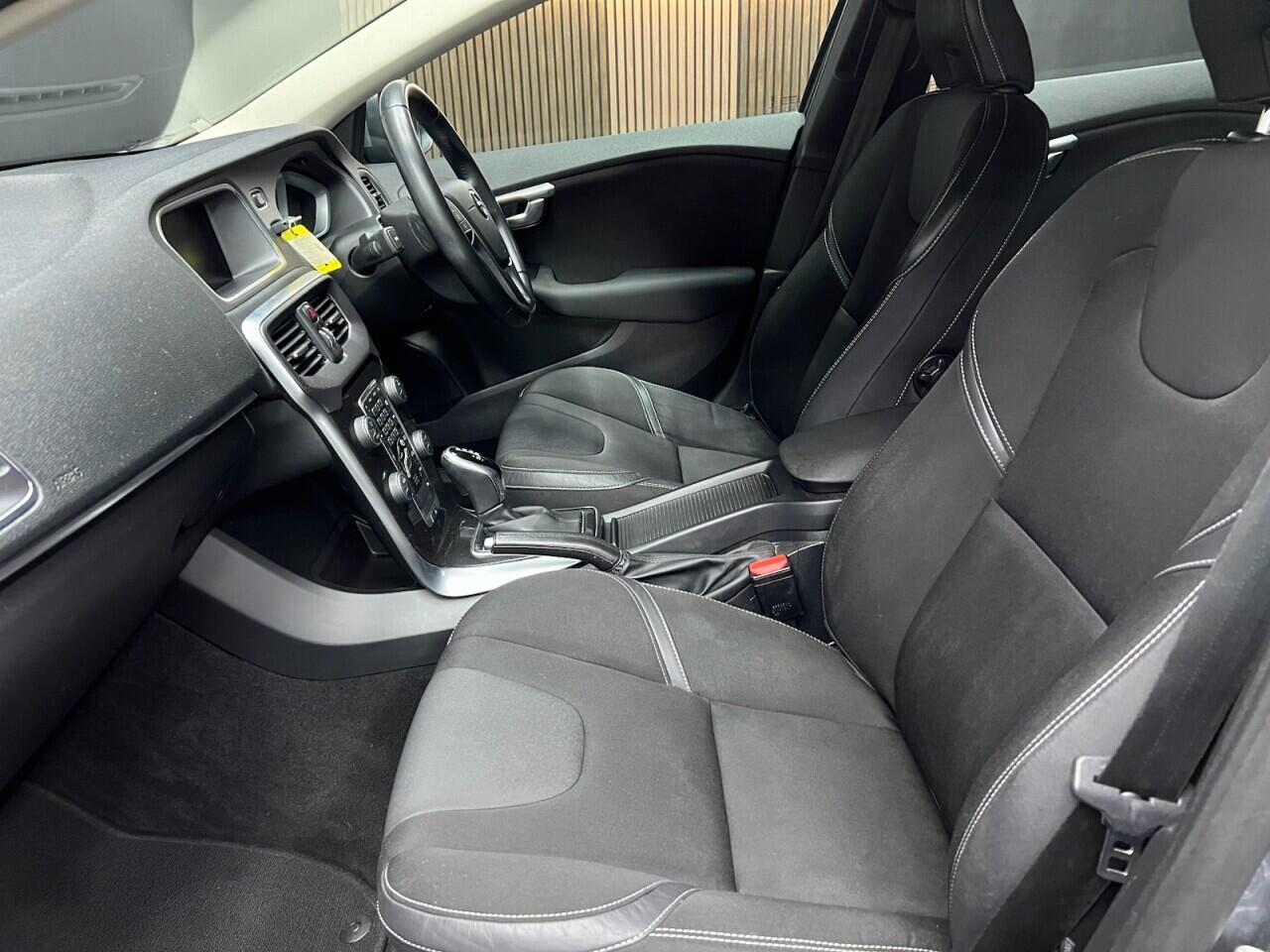Volvo V40 view 27