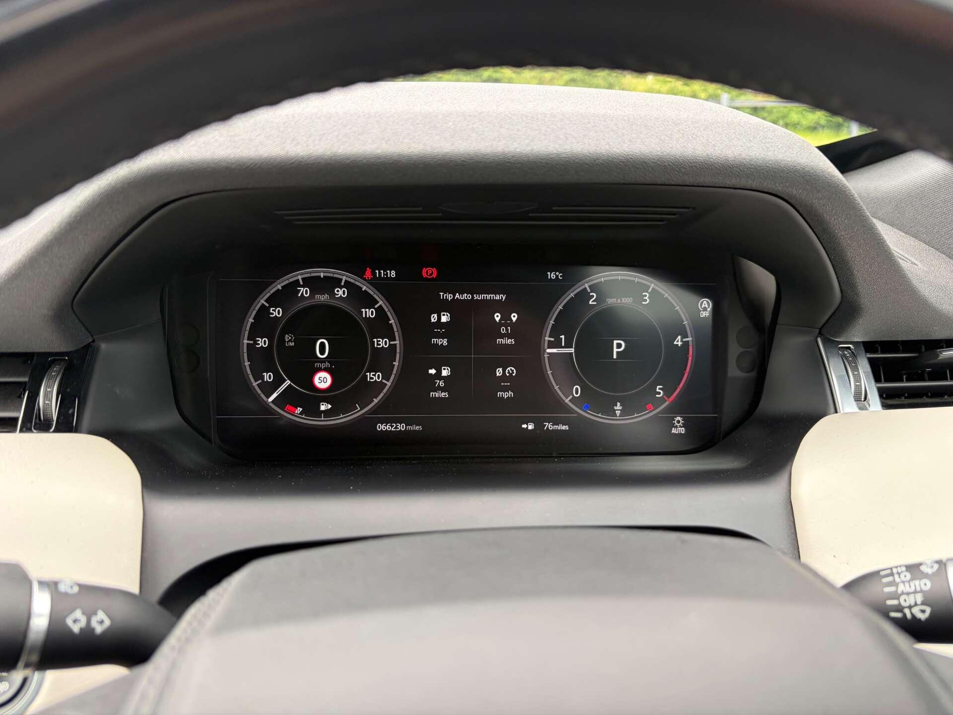 Land Rover Discovery Sport view 48