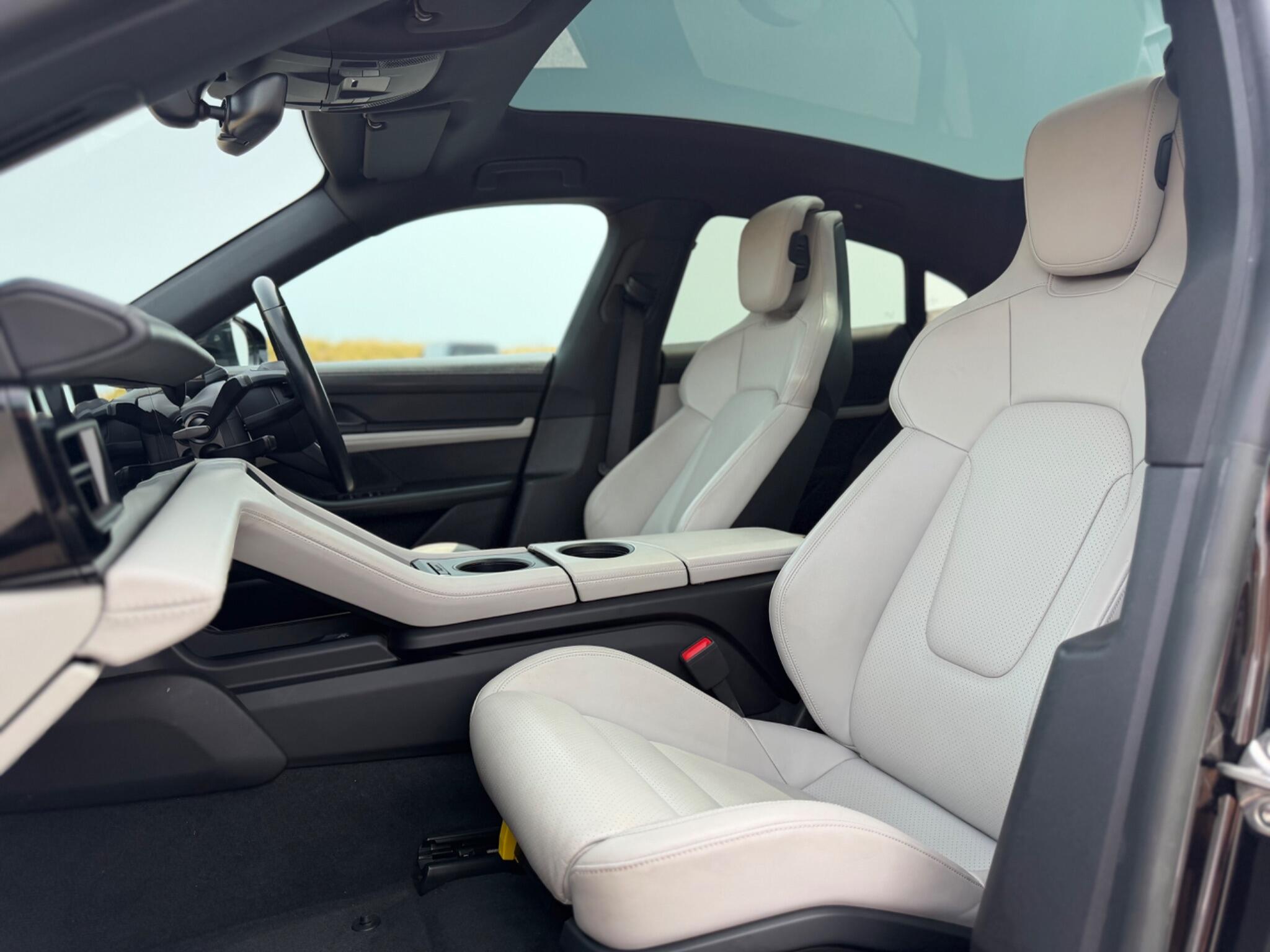 Porsche Taycan view 8