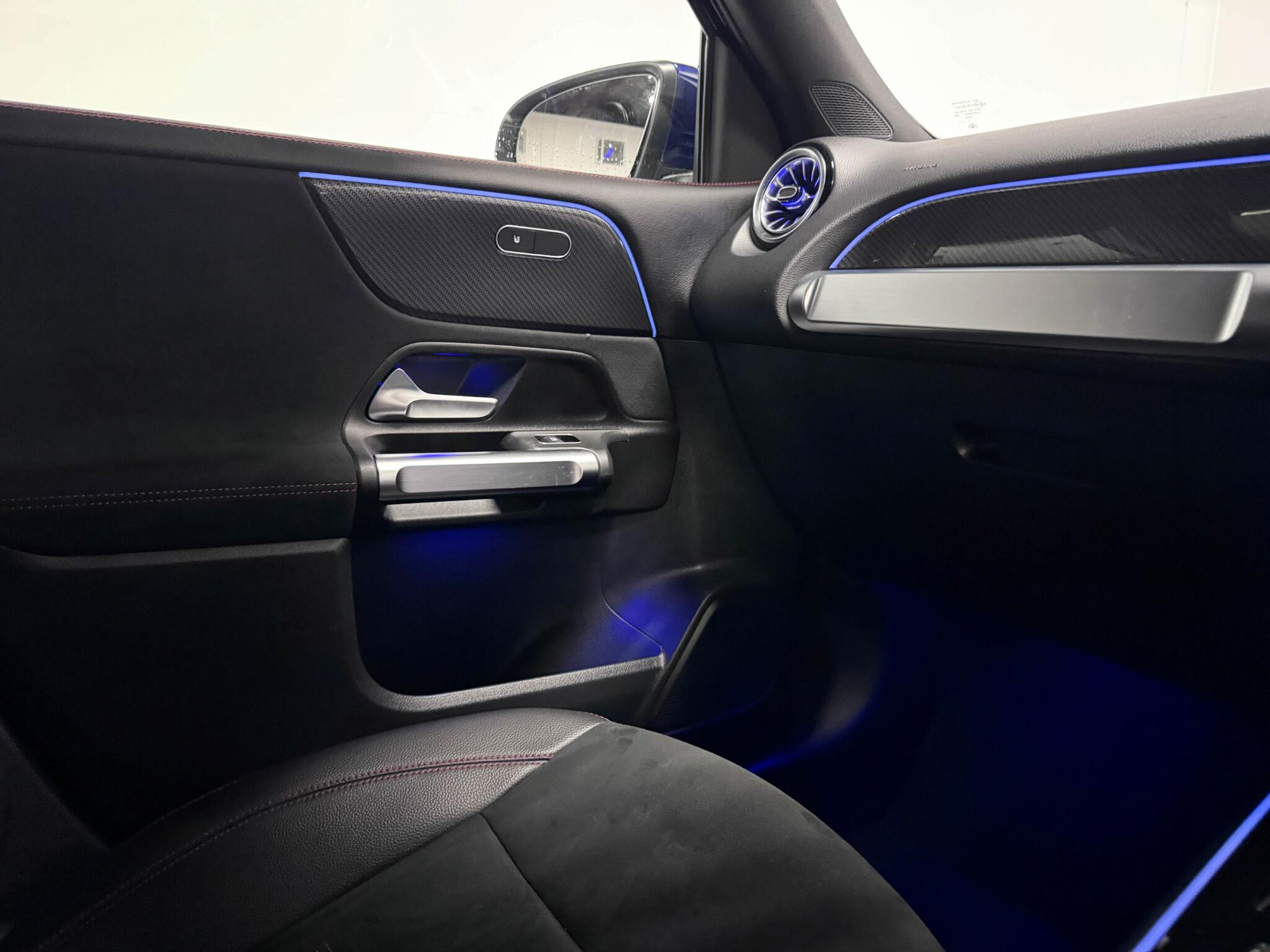Mercedes-Benz GLB view 37
