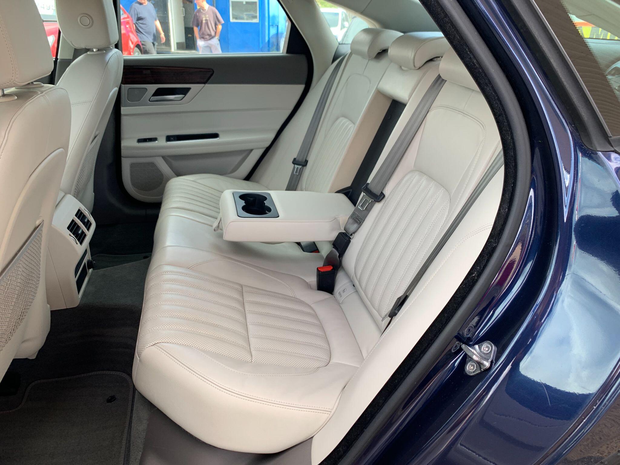 Jaguar XF view 21