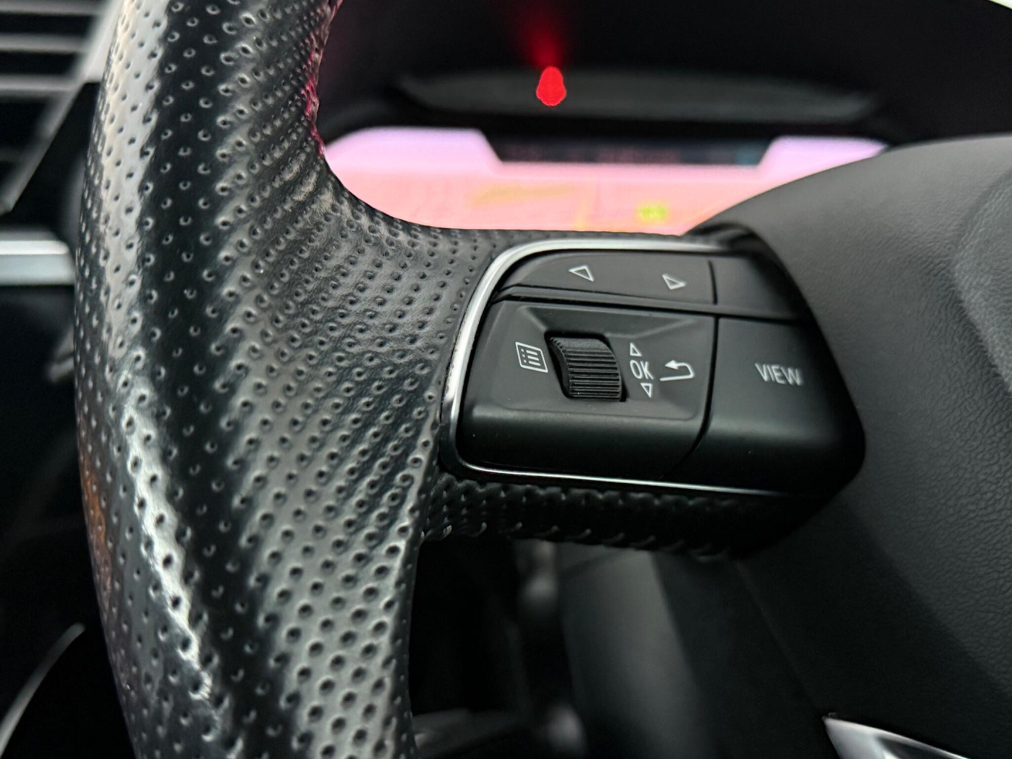 Audi Q3 view 14