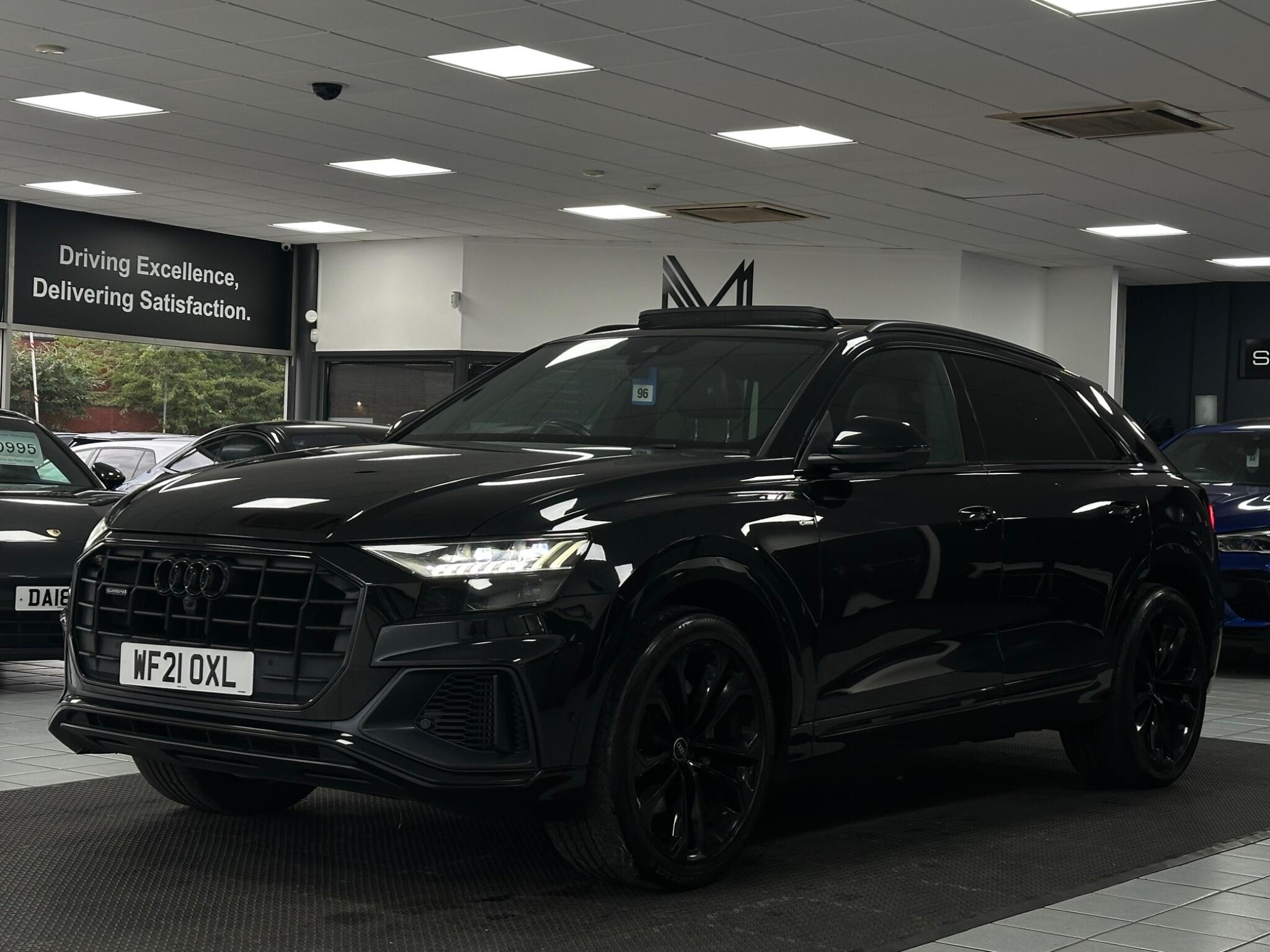 Audi Q8 view 7