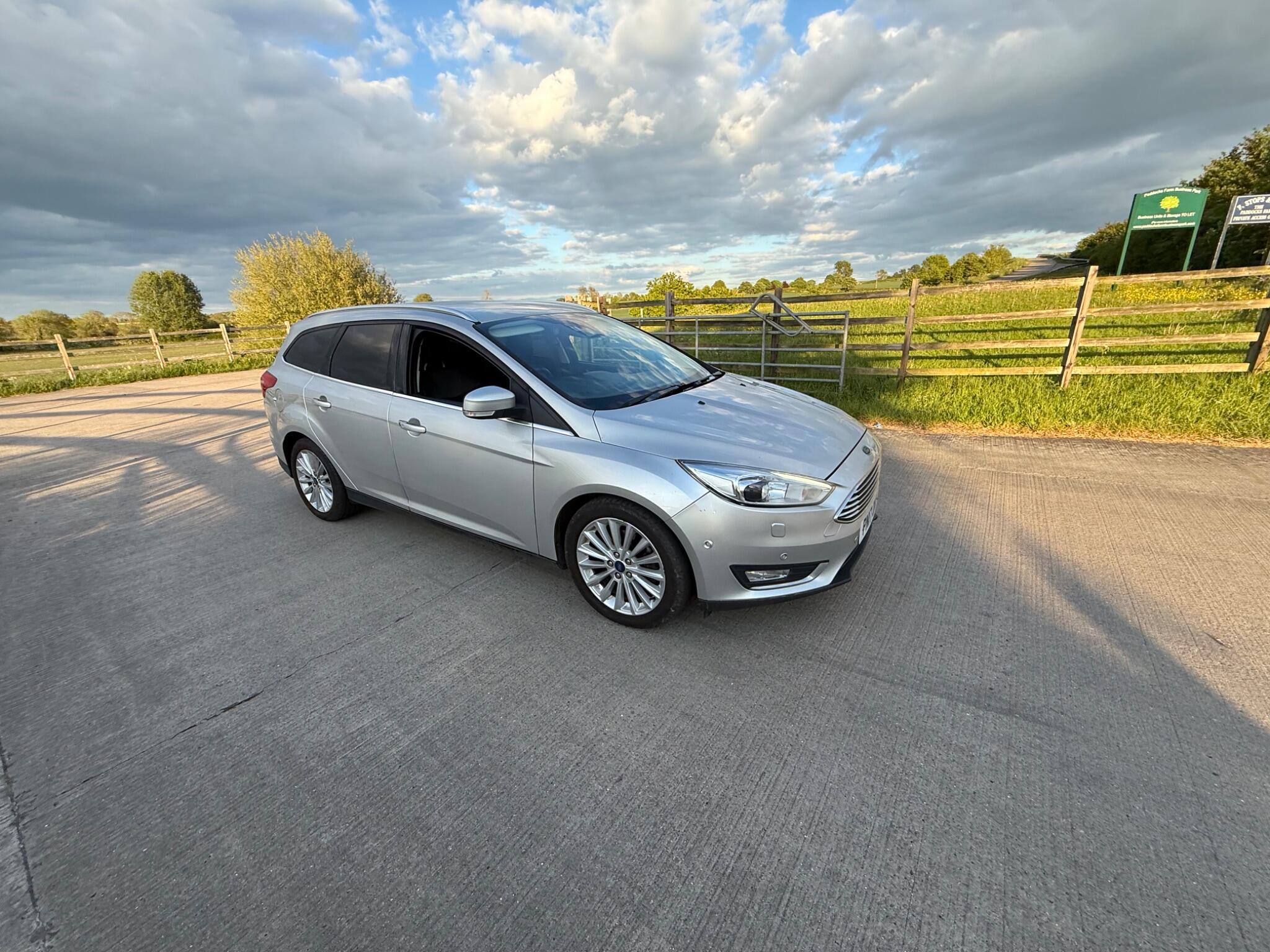 Ford Focus 1.5T EcoBoost Titanium X Euro 6 (s/s) 5dr — photo 5 of 126