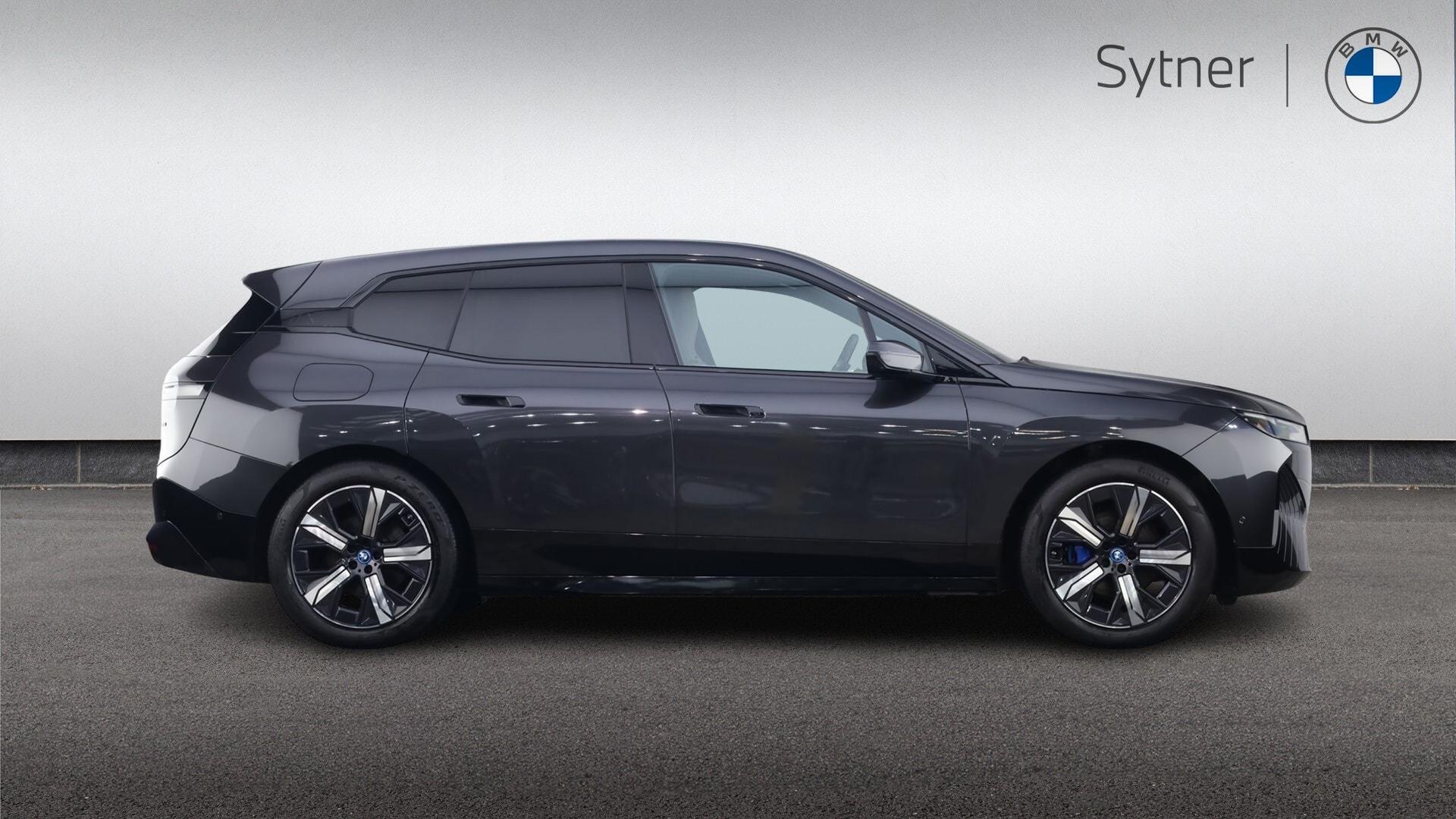 BMW Ix view 3