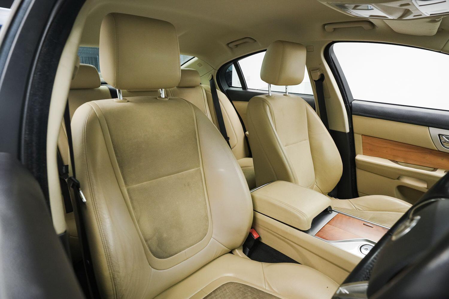 Jaguar XF view 12