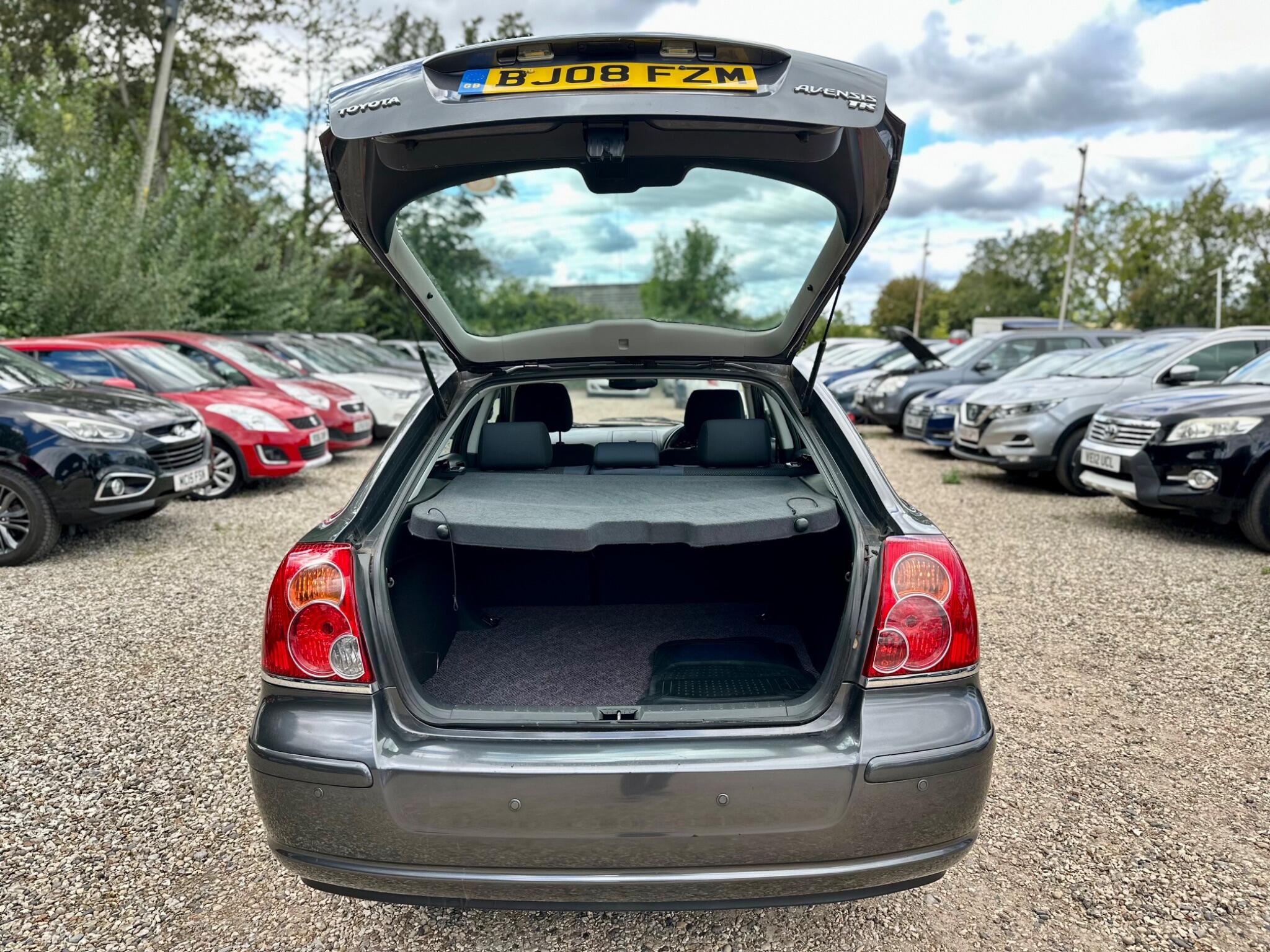 Toyota Avensis view 19
