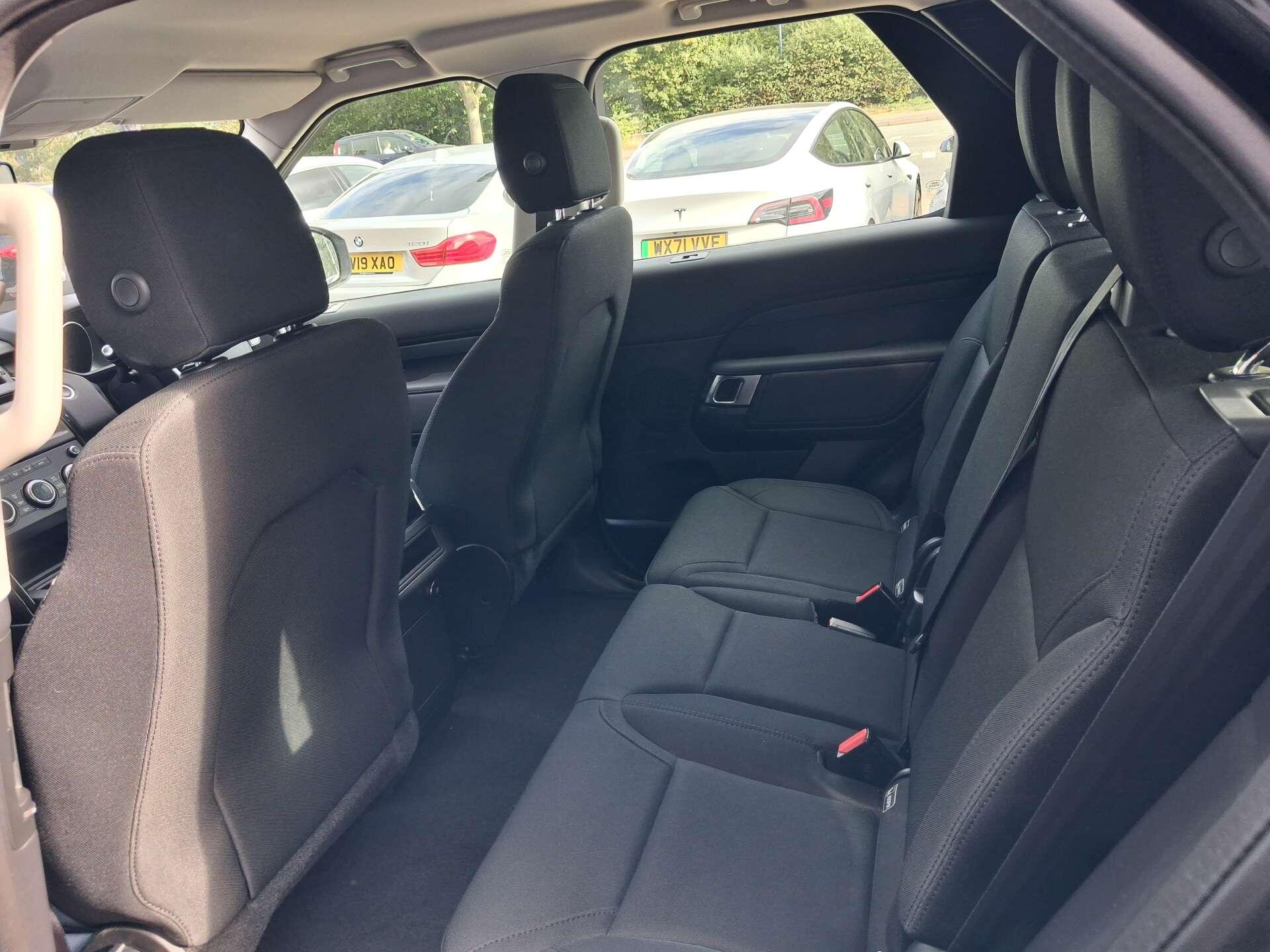 Land Rover Discovery view 18