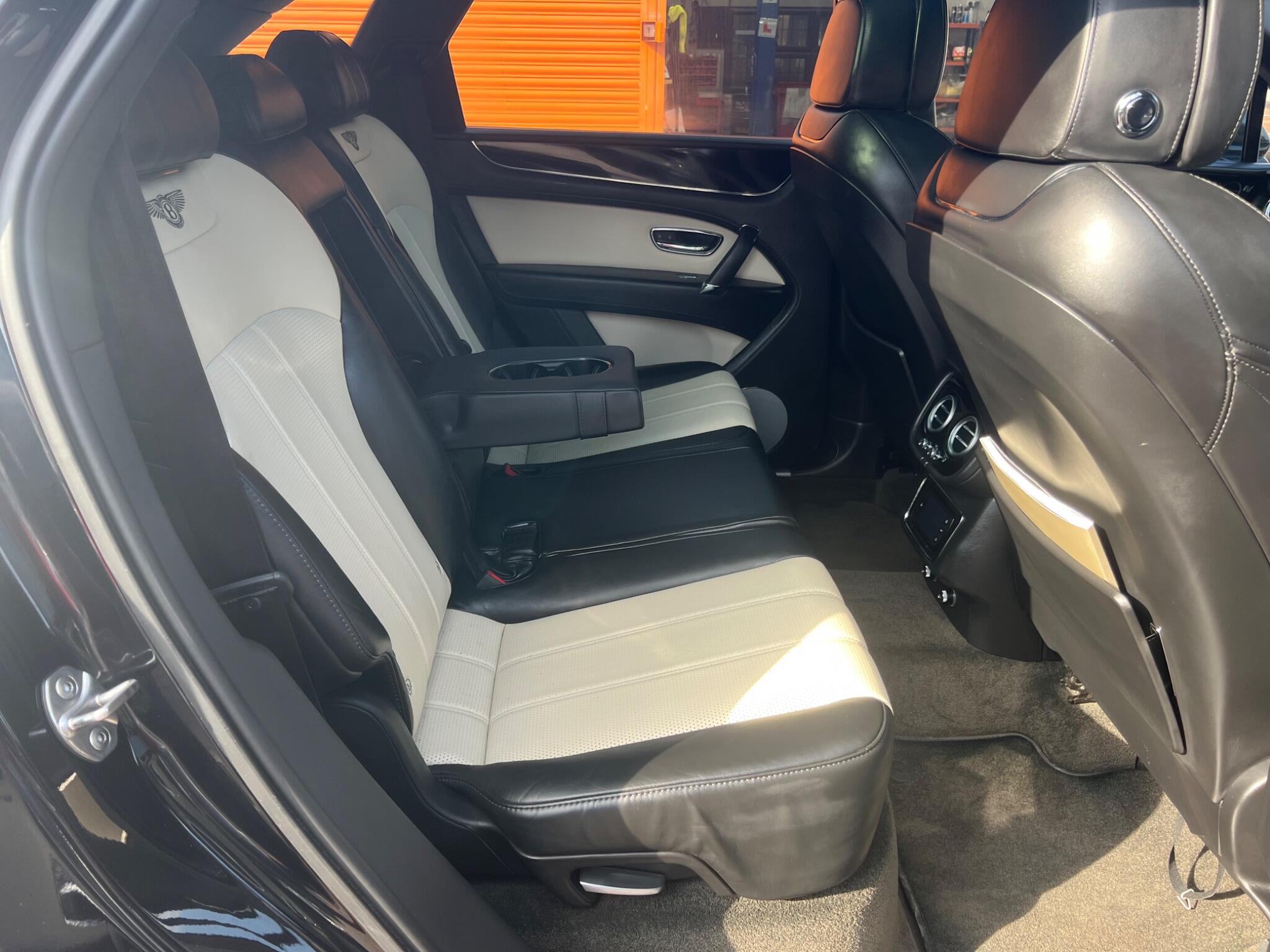 Bentley Bentayga view 29