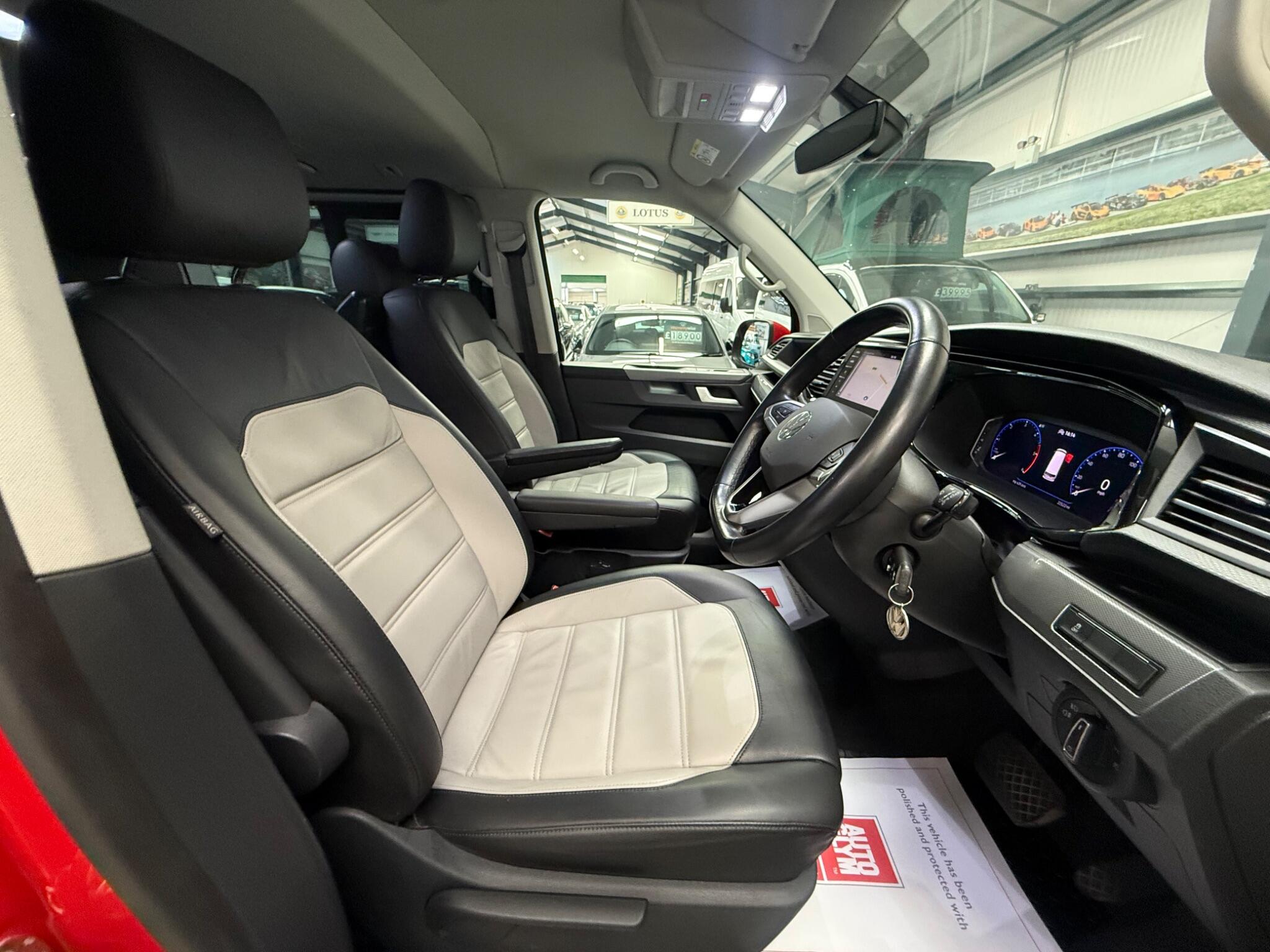 Volkswagen Caravelle view 19